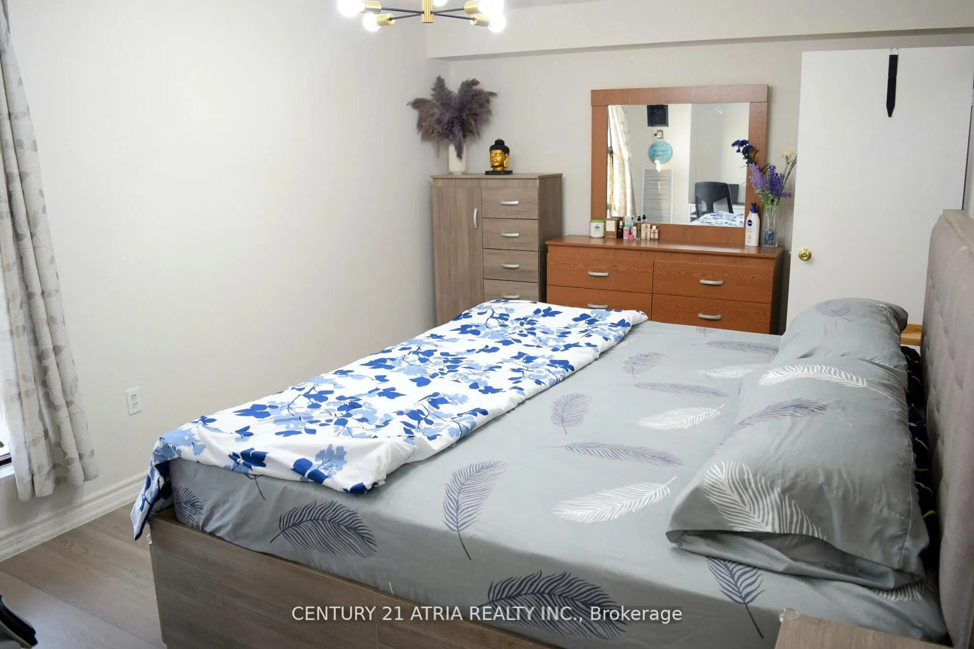 17 Knightsbridge Road, #506