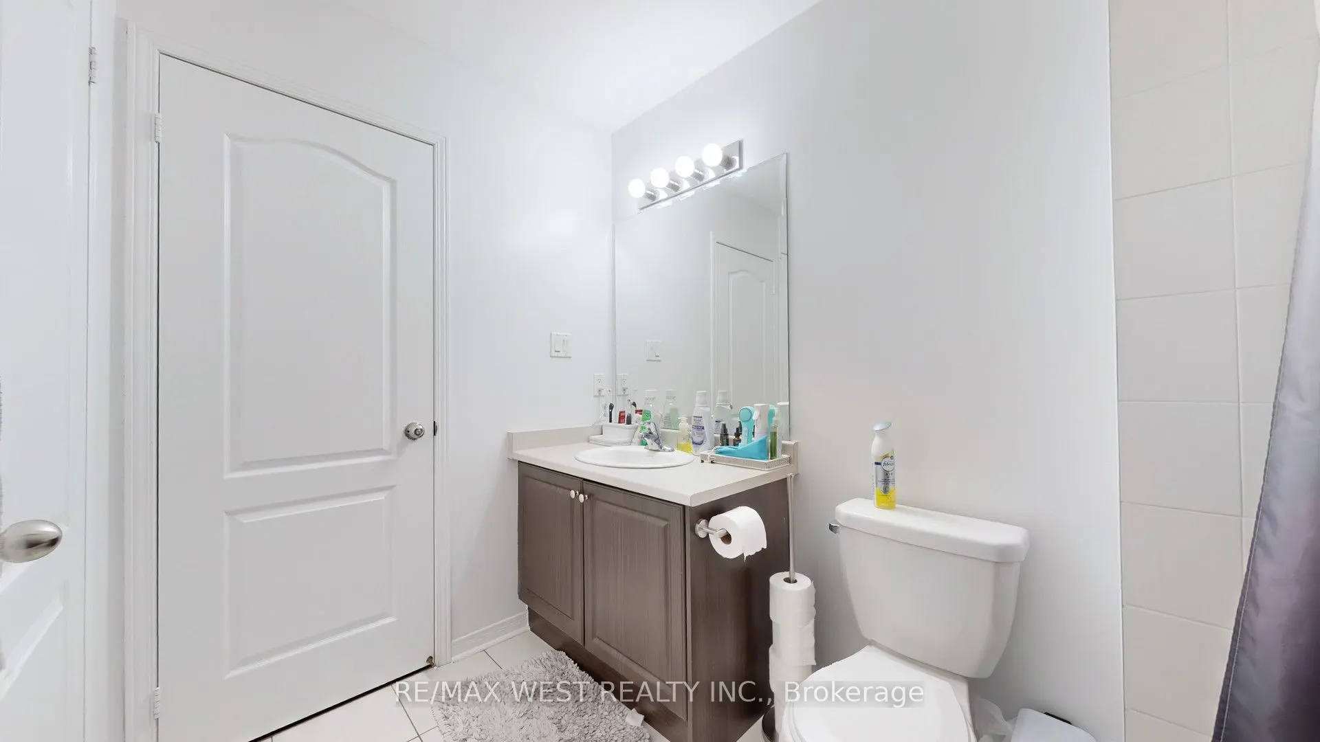 28 Yellowknife Road