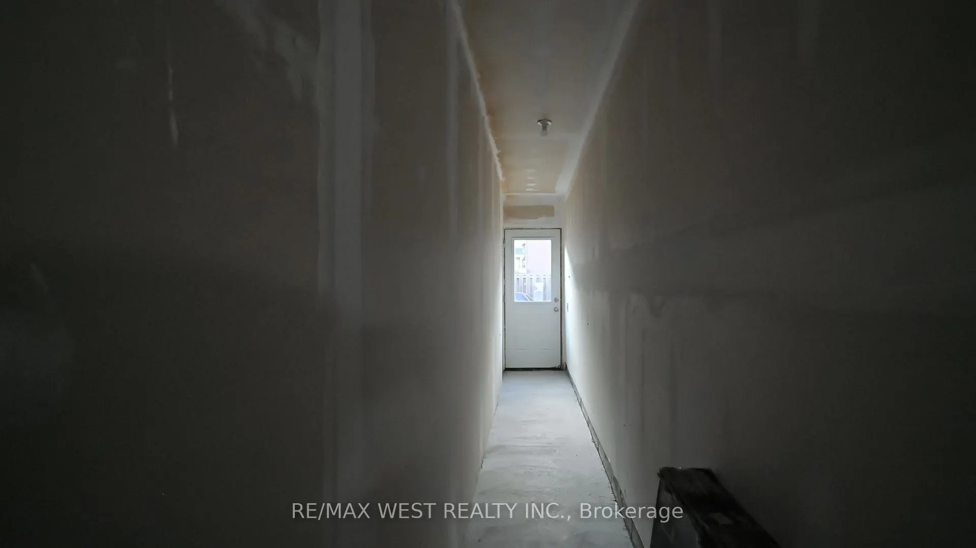28 Yellowknife Road