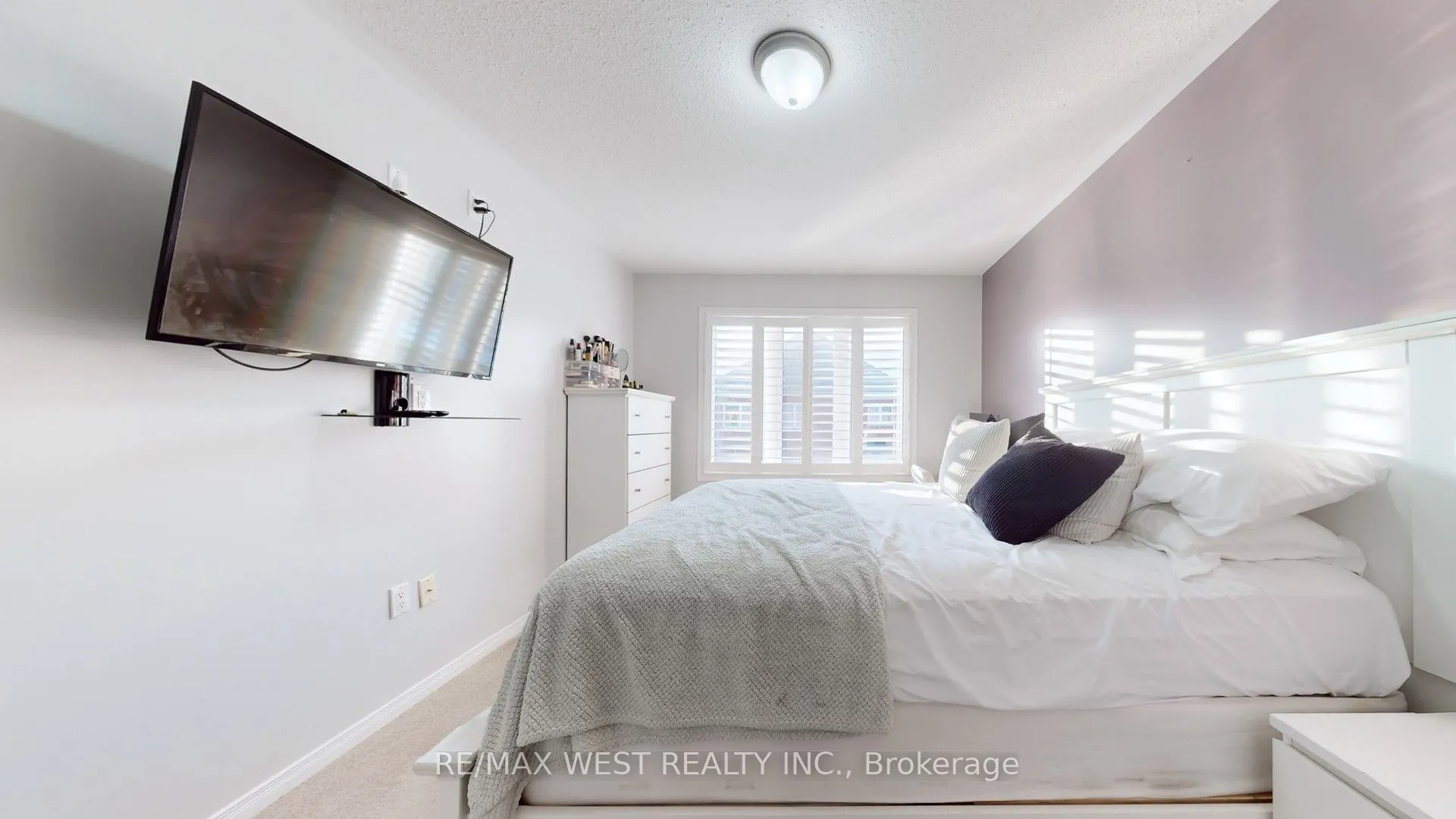 28 Yellowknife Road
