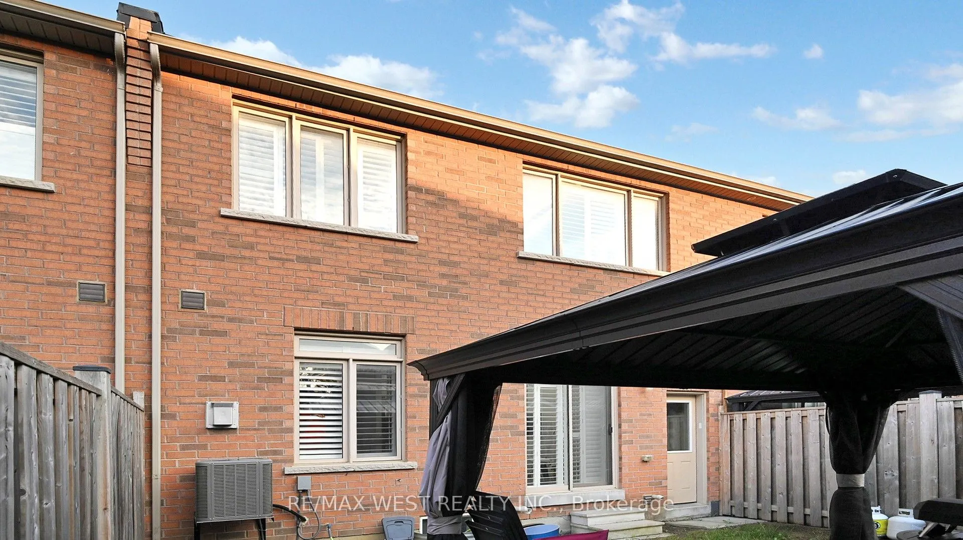 28 Yellowknife Road