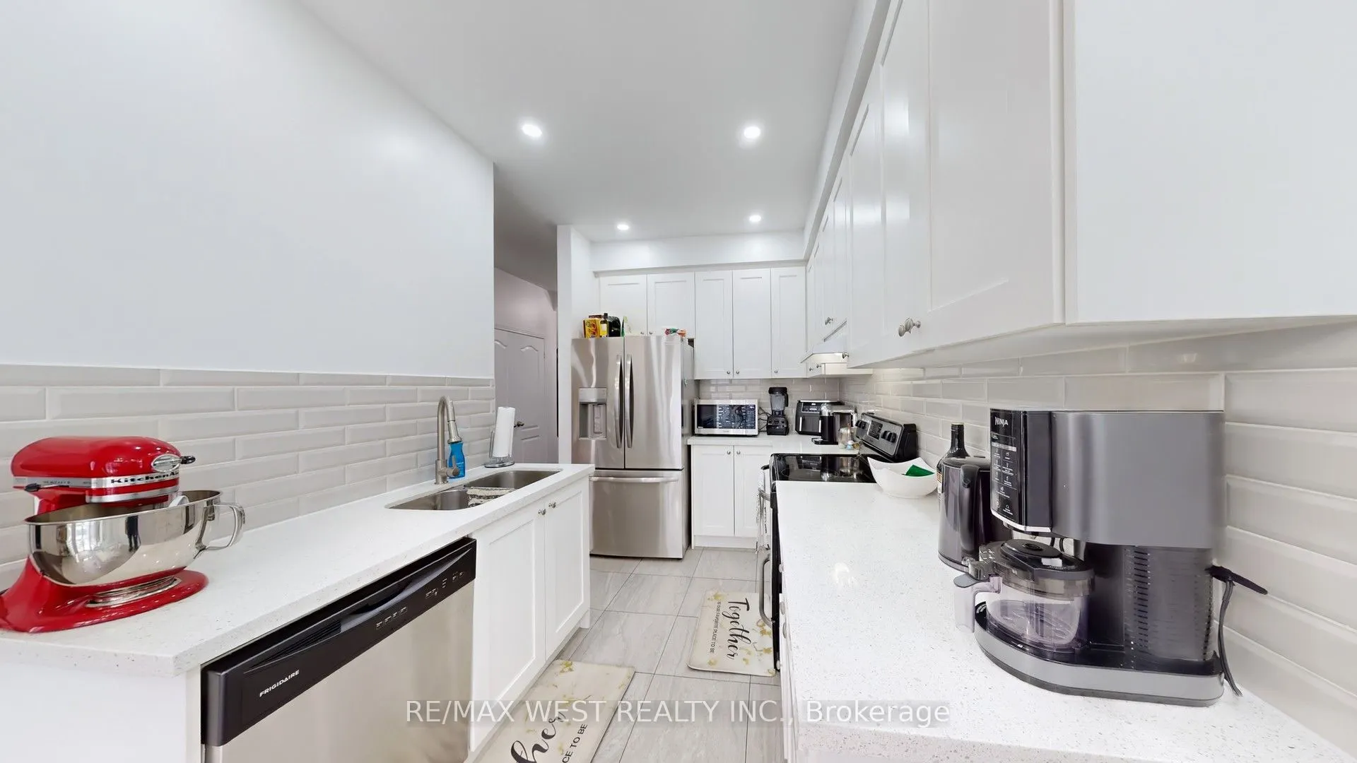 28 Yellowknife Road