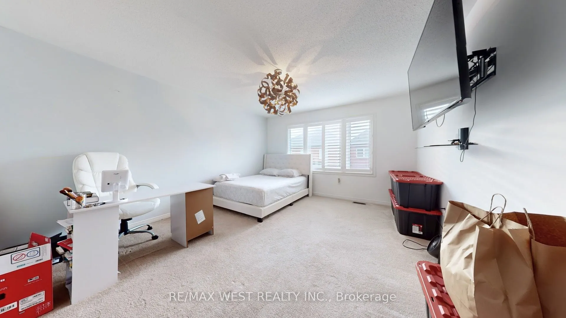 28 Yellowknife Road