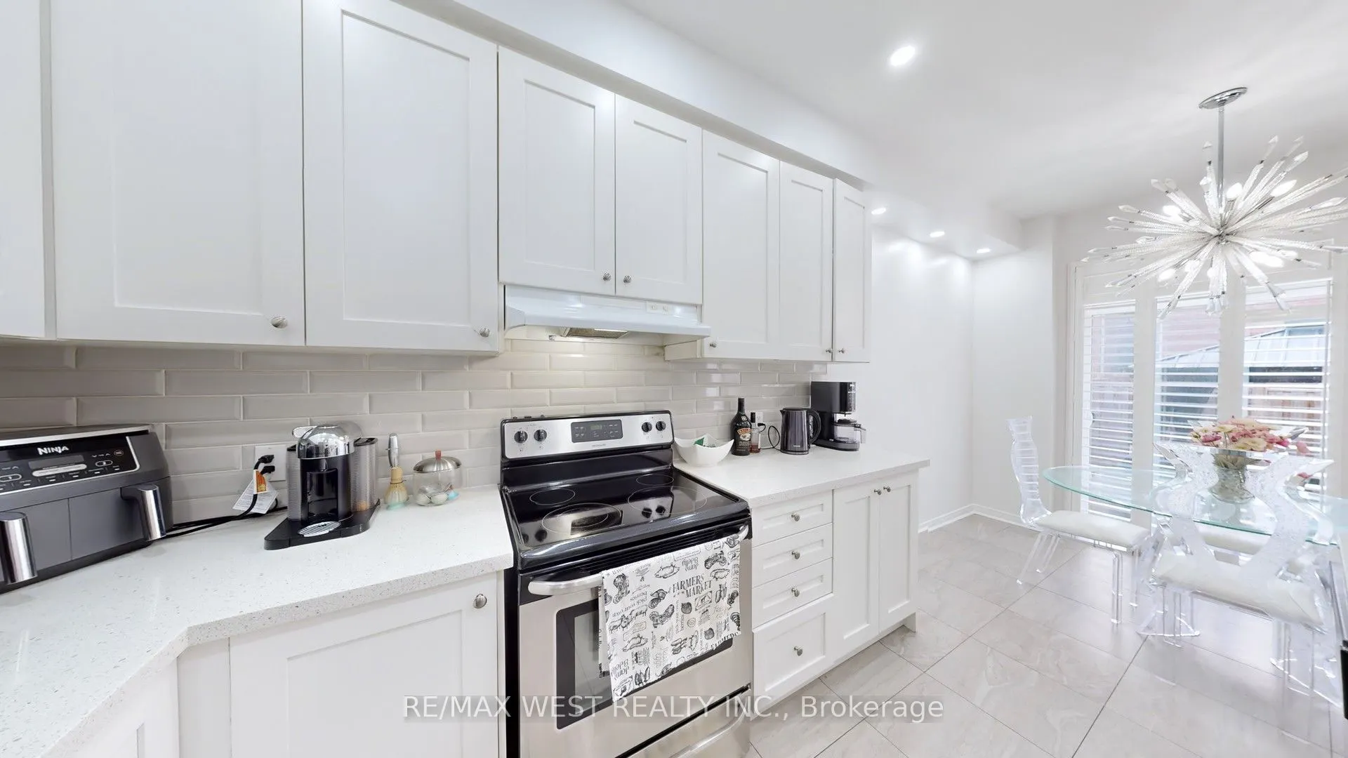 28 Yellowknife Road