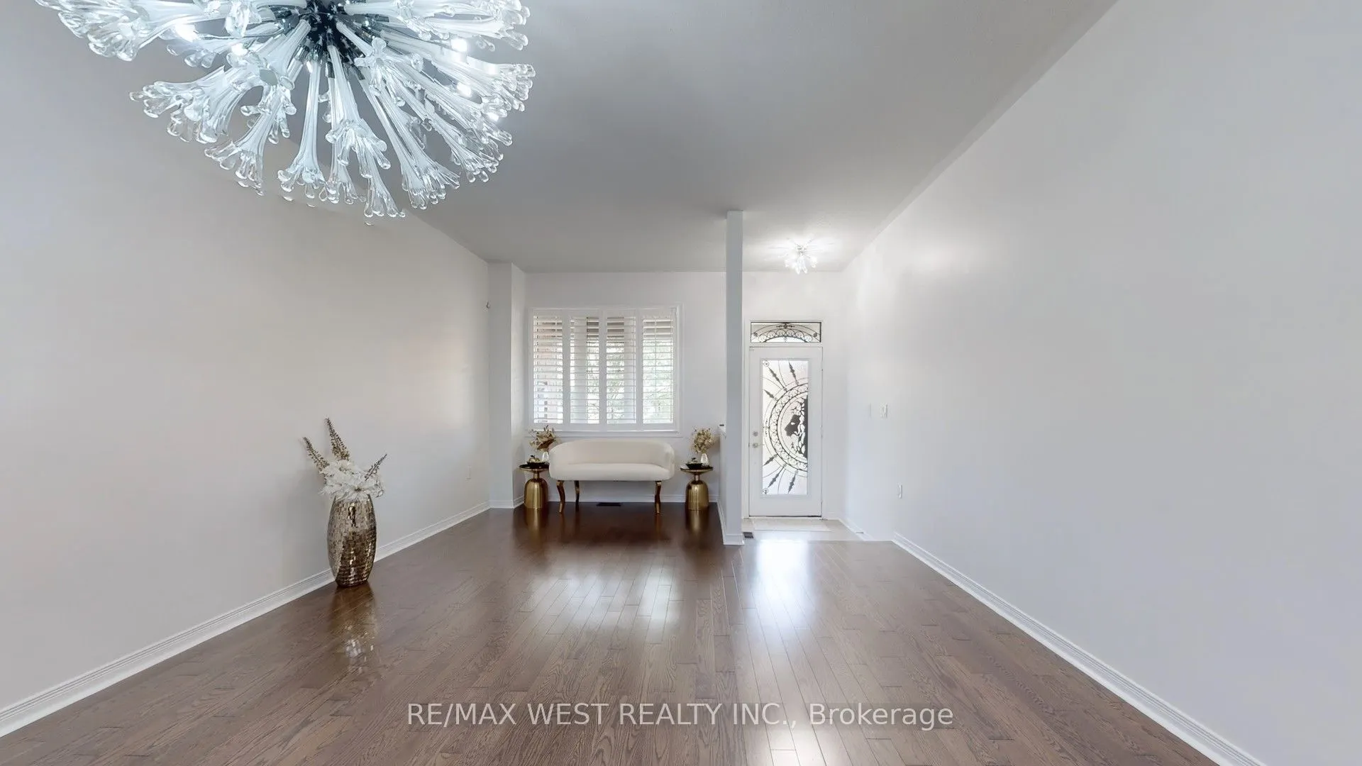 28 Yellowknife Road