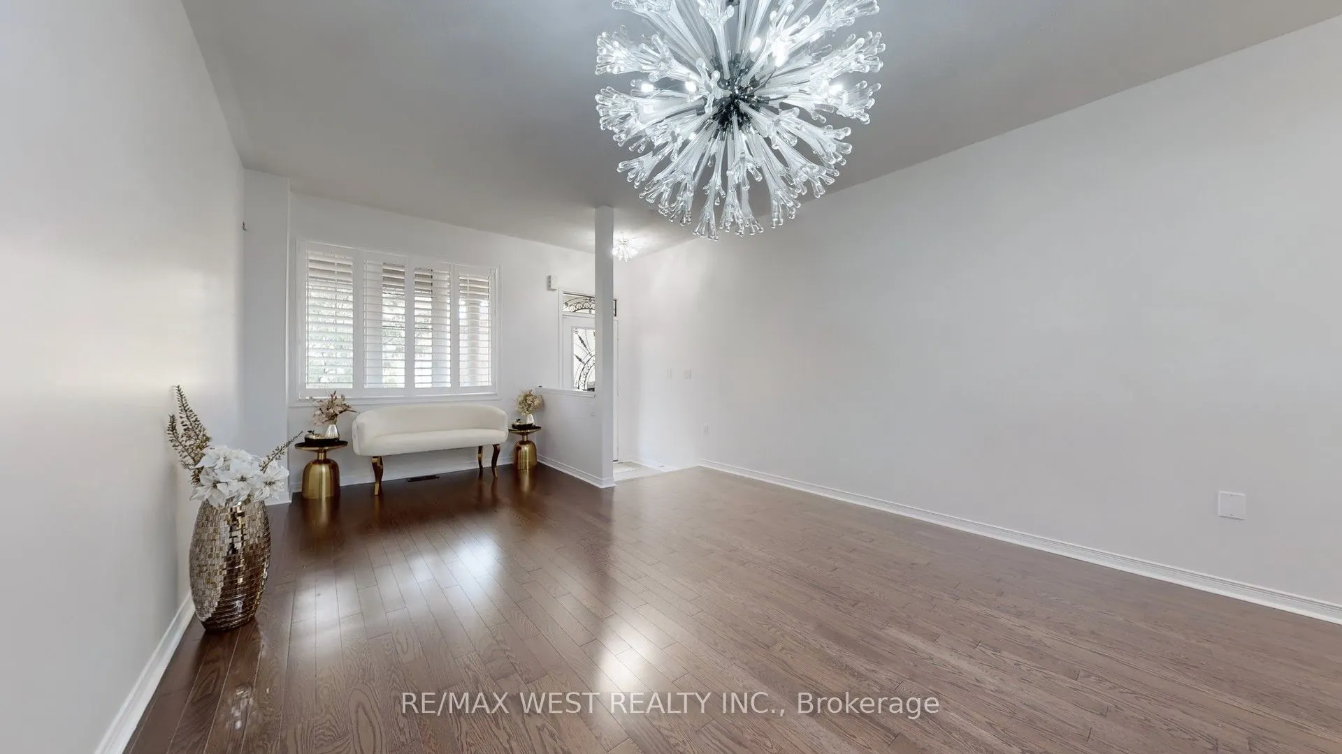 28 Yellowknife Road