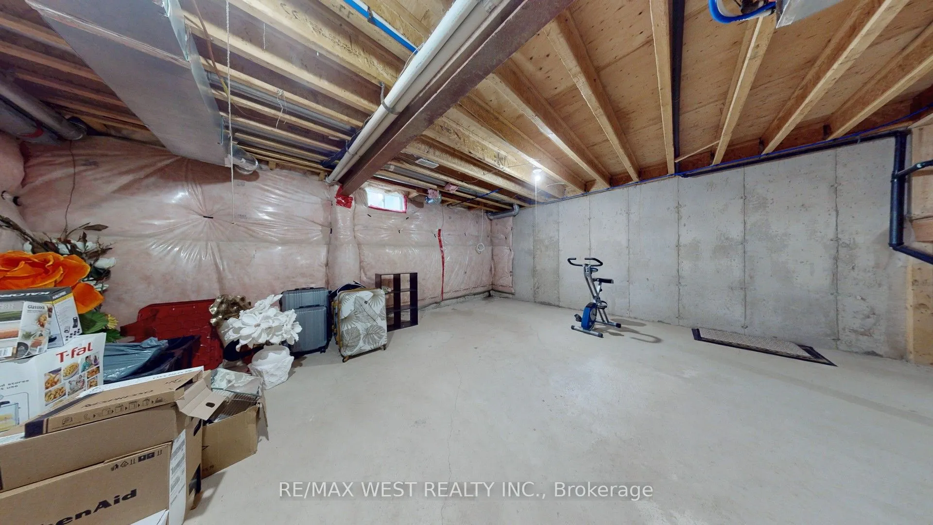 28 Yellowknife Road