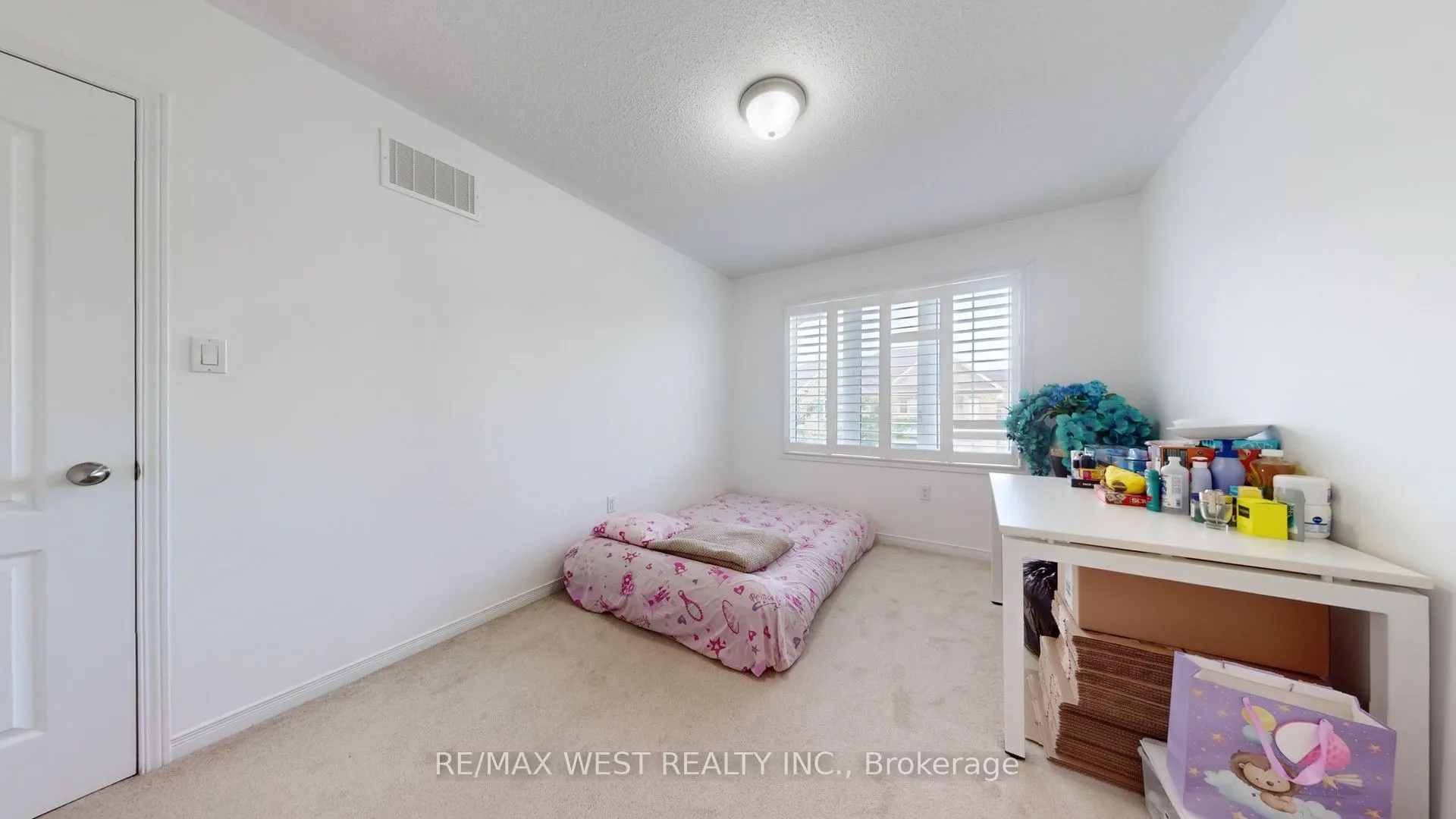 28 Yellowknife Road