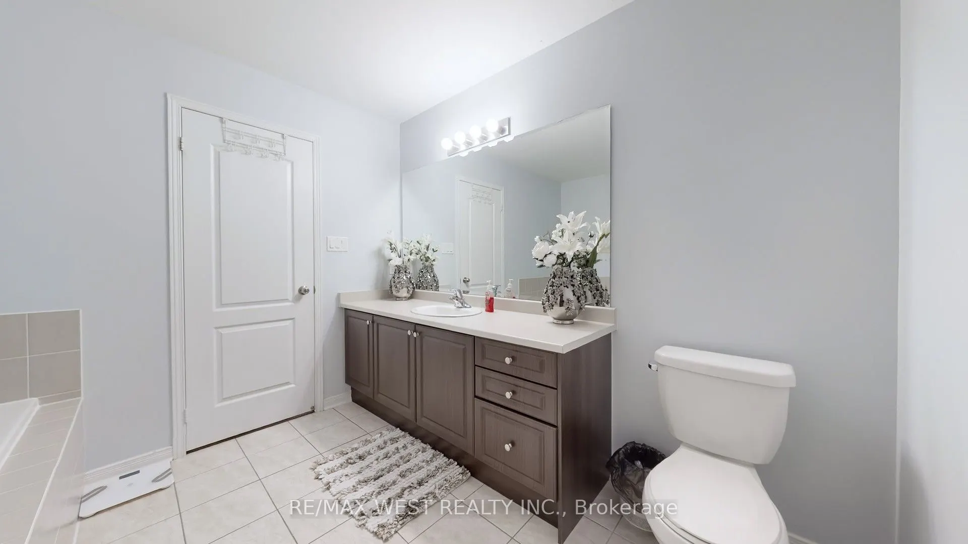 28 Yellowknife Road
