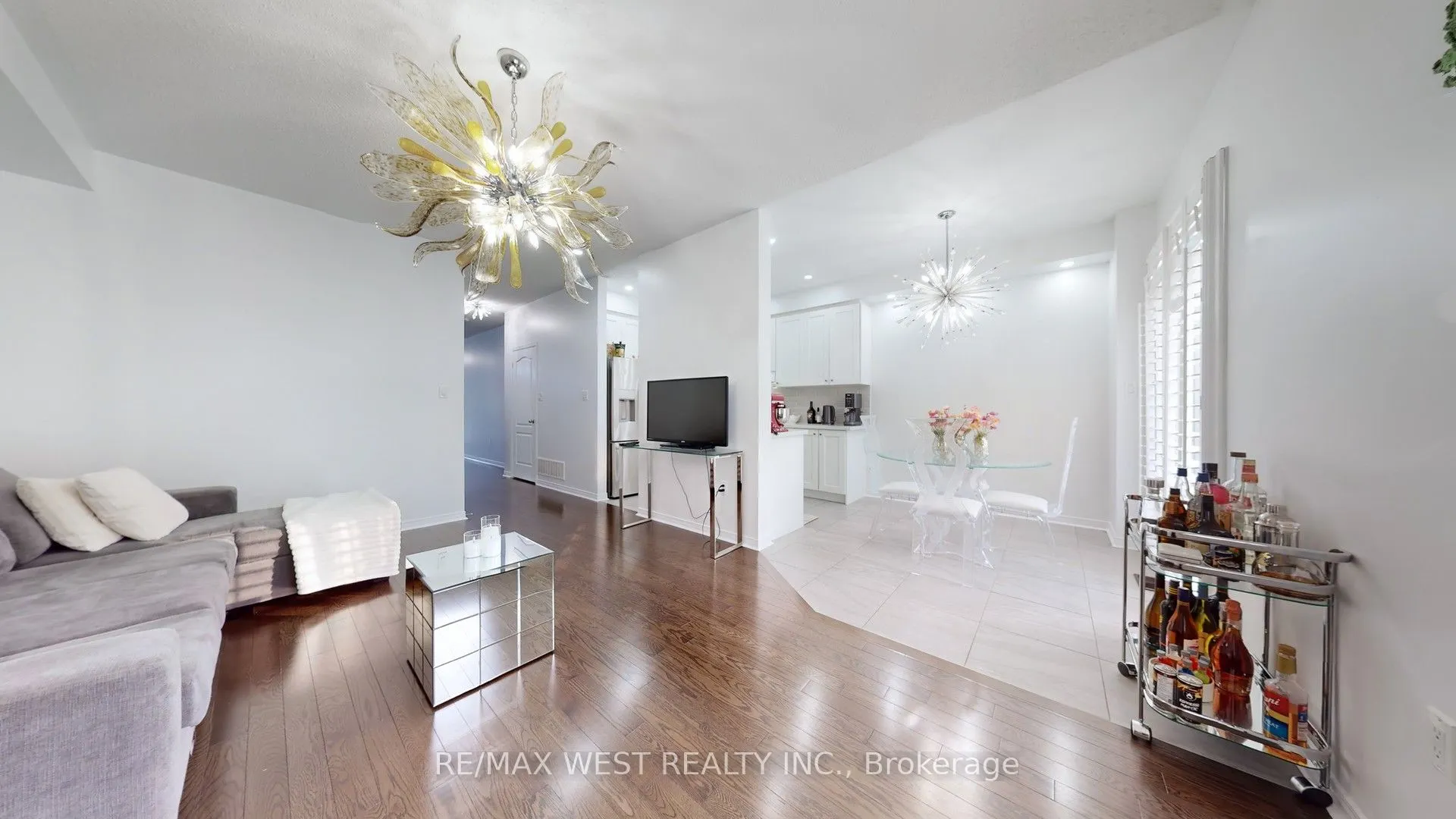 28 Yellowknife Road