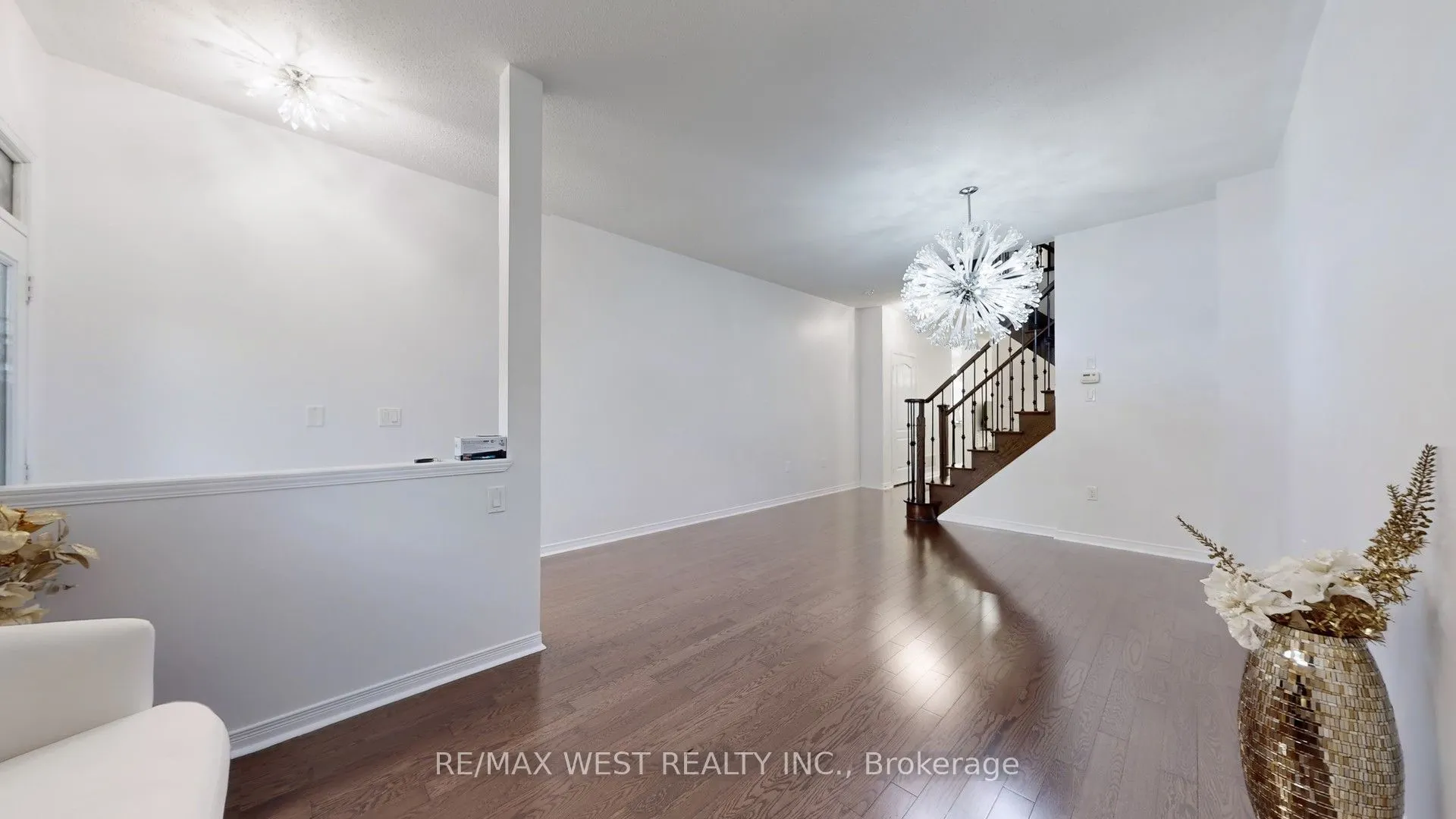 28 Yellowknife Road