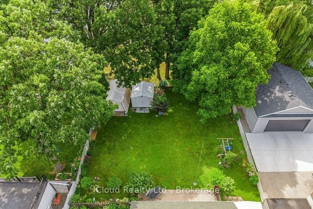 215 Elmwood Crescent