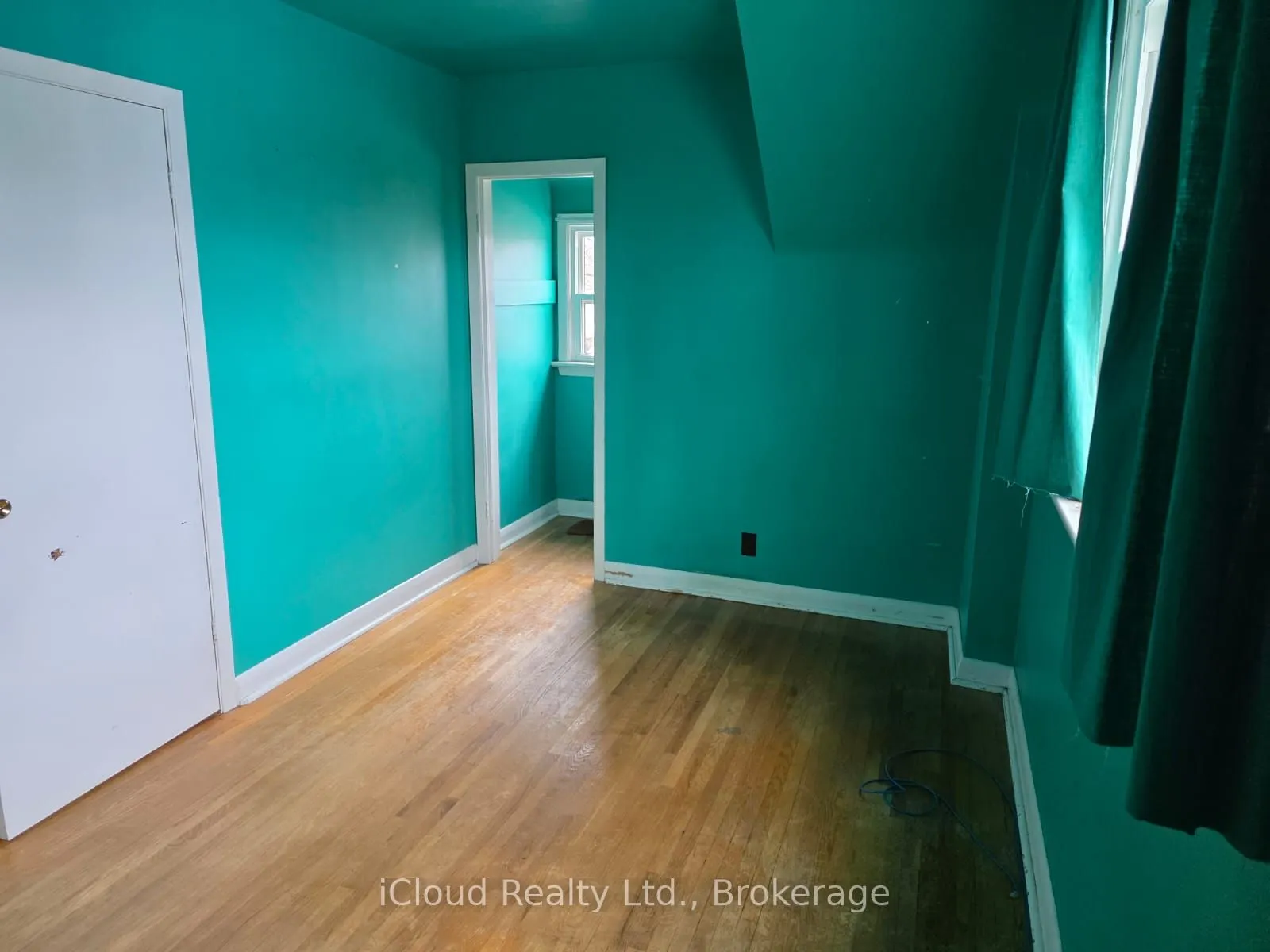 215 Elmwood Crescent