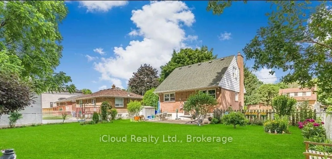 215 Elmwood Crescent