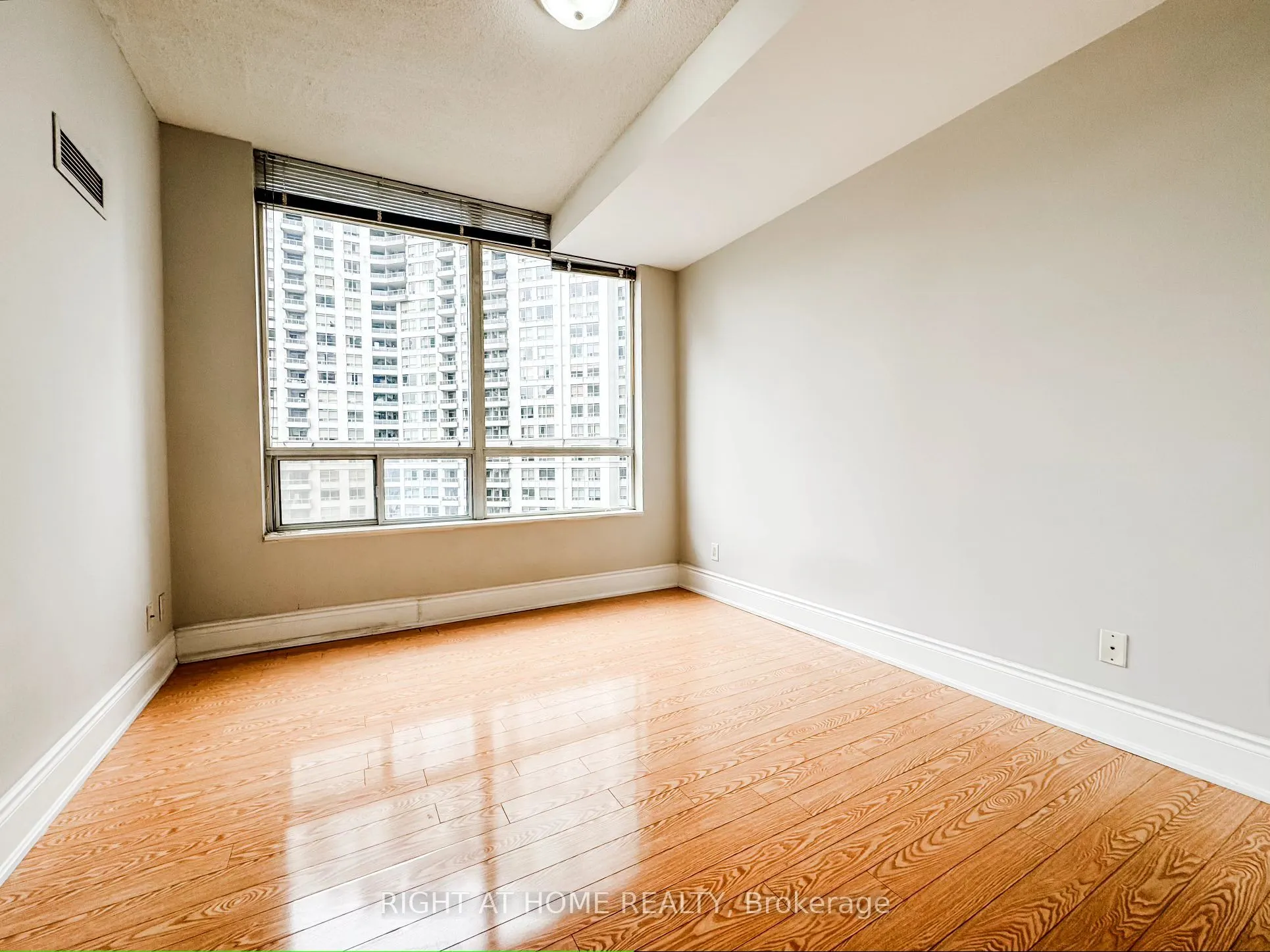 3880 Duke Of York Boulevard, #1118