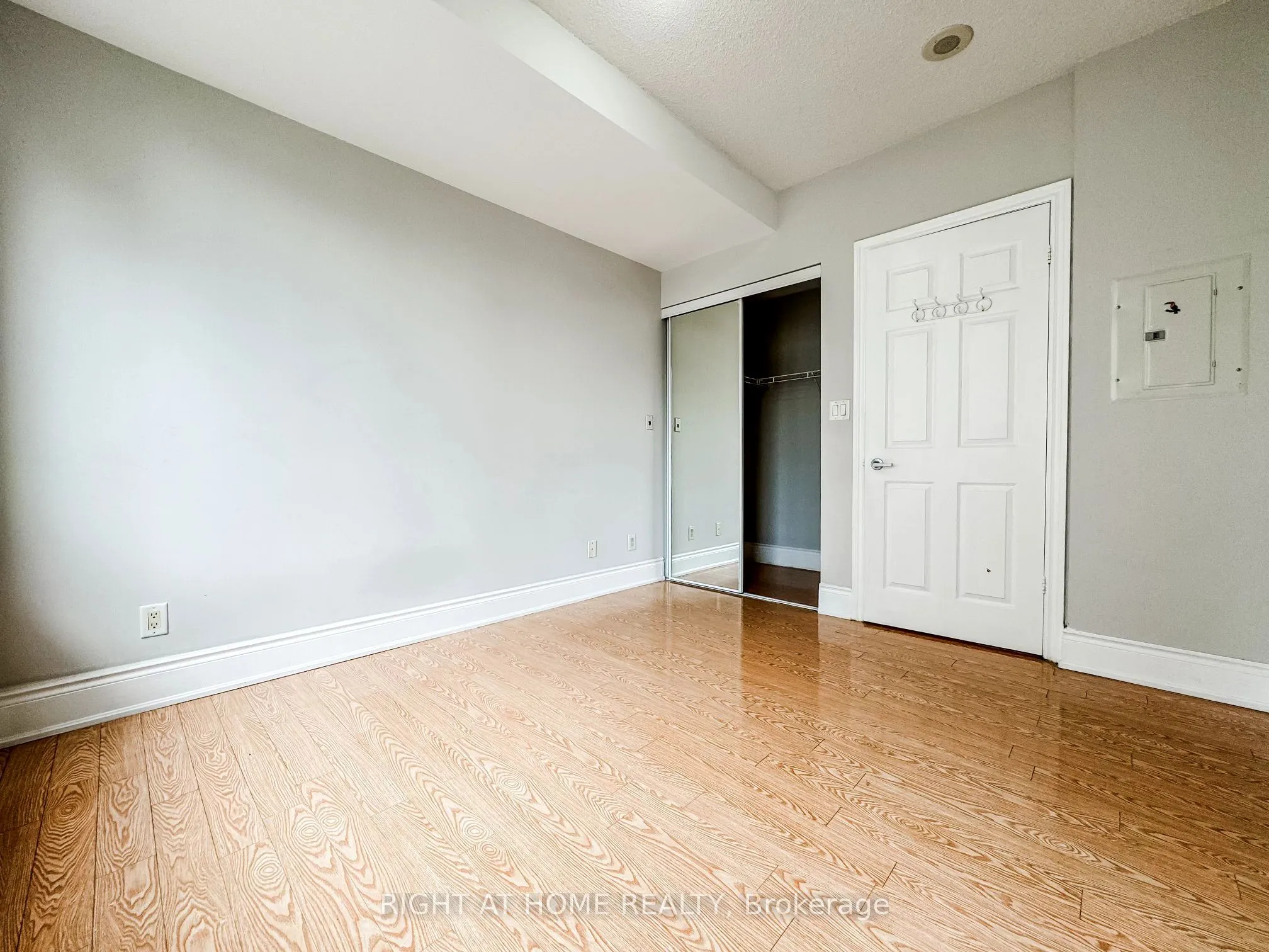 3880 Duke Of York Boulevard, #1118