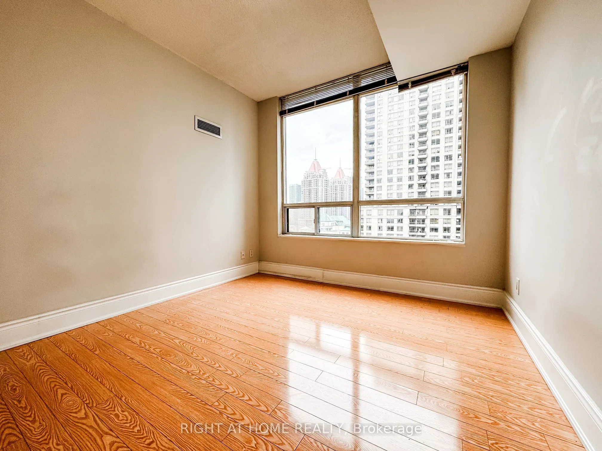 3880 Duke Of York Boulevard, #1118