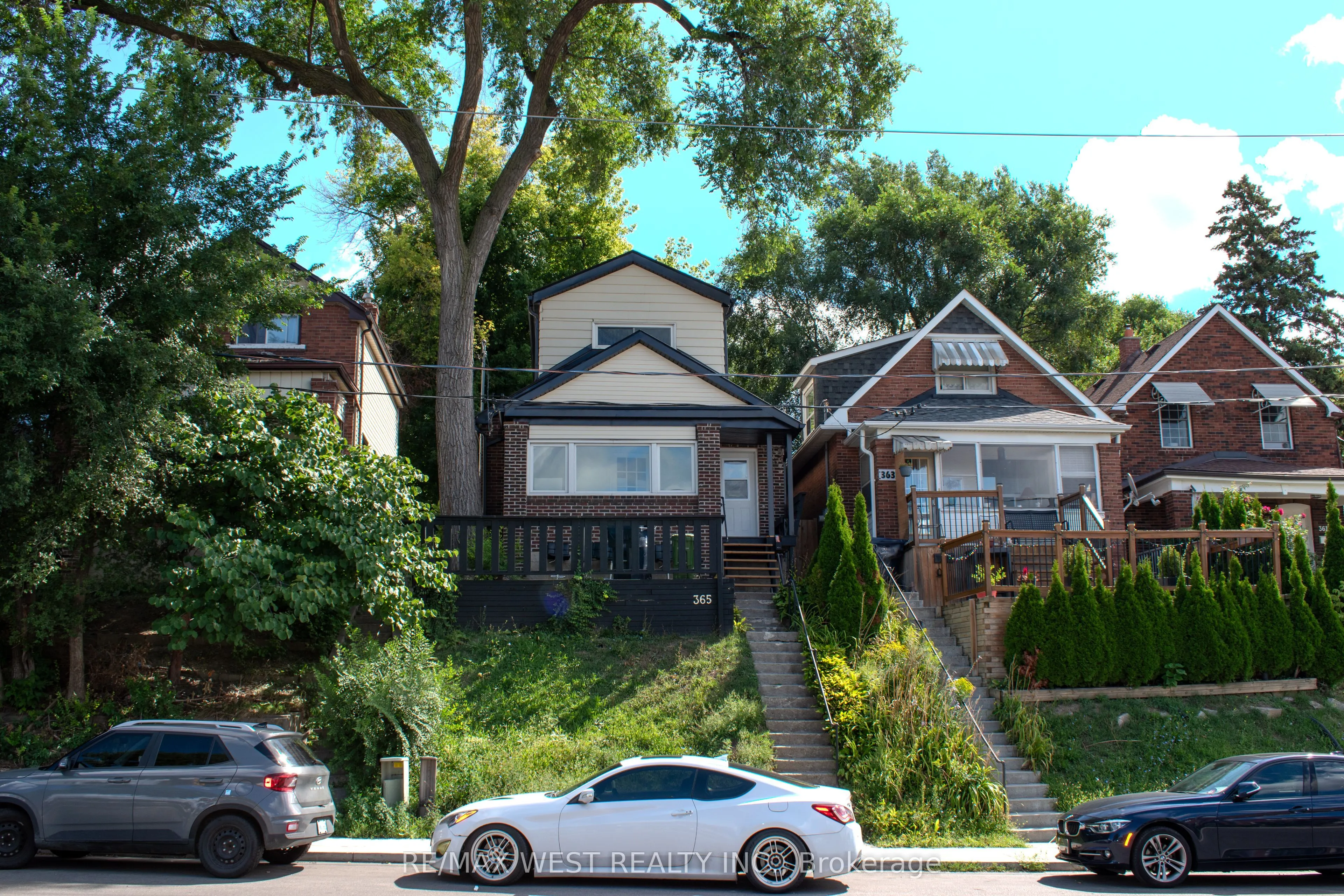 365 Silverthorn Avenue