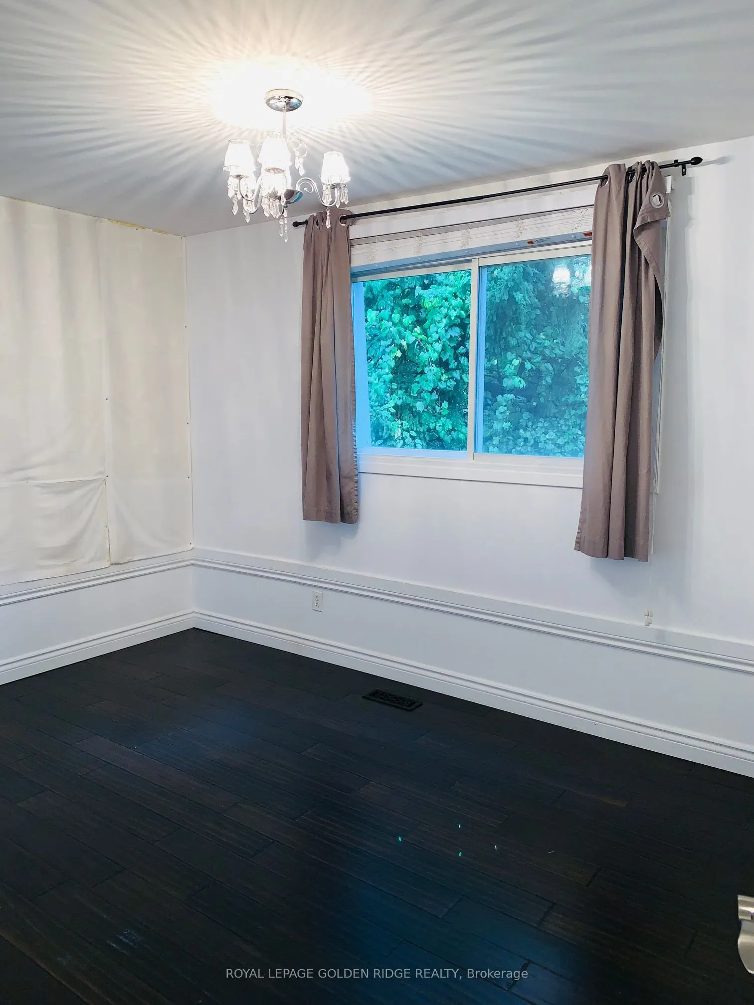 121 Castle Crescent