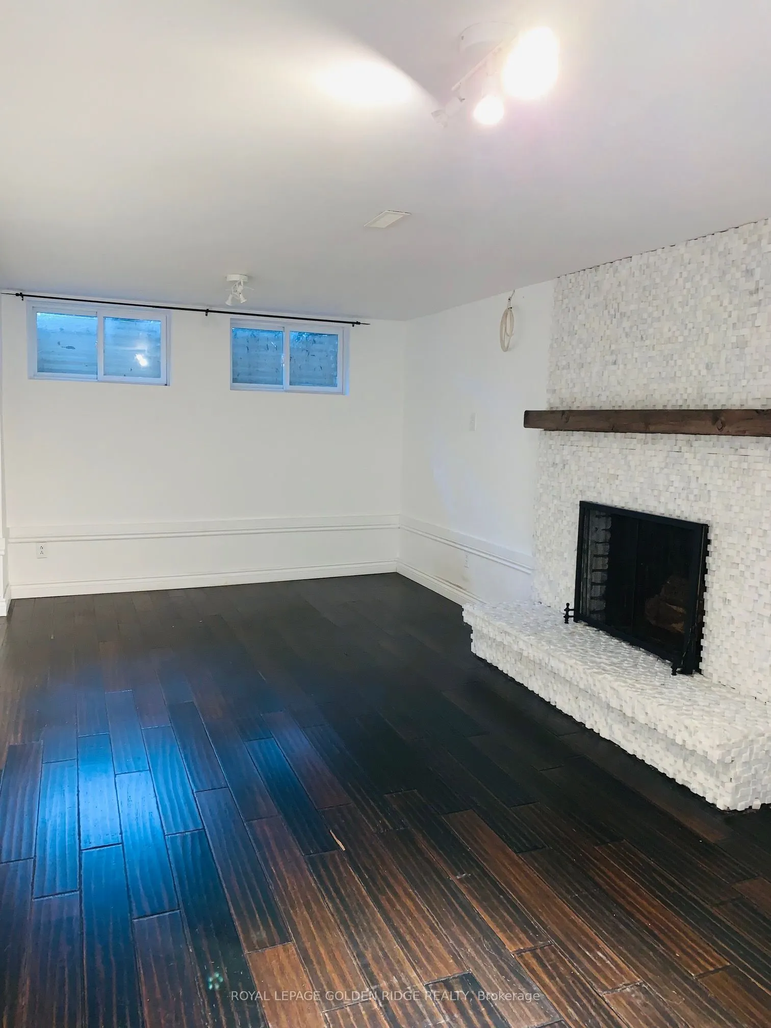 121 Castle Crescent