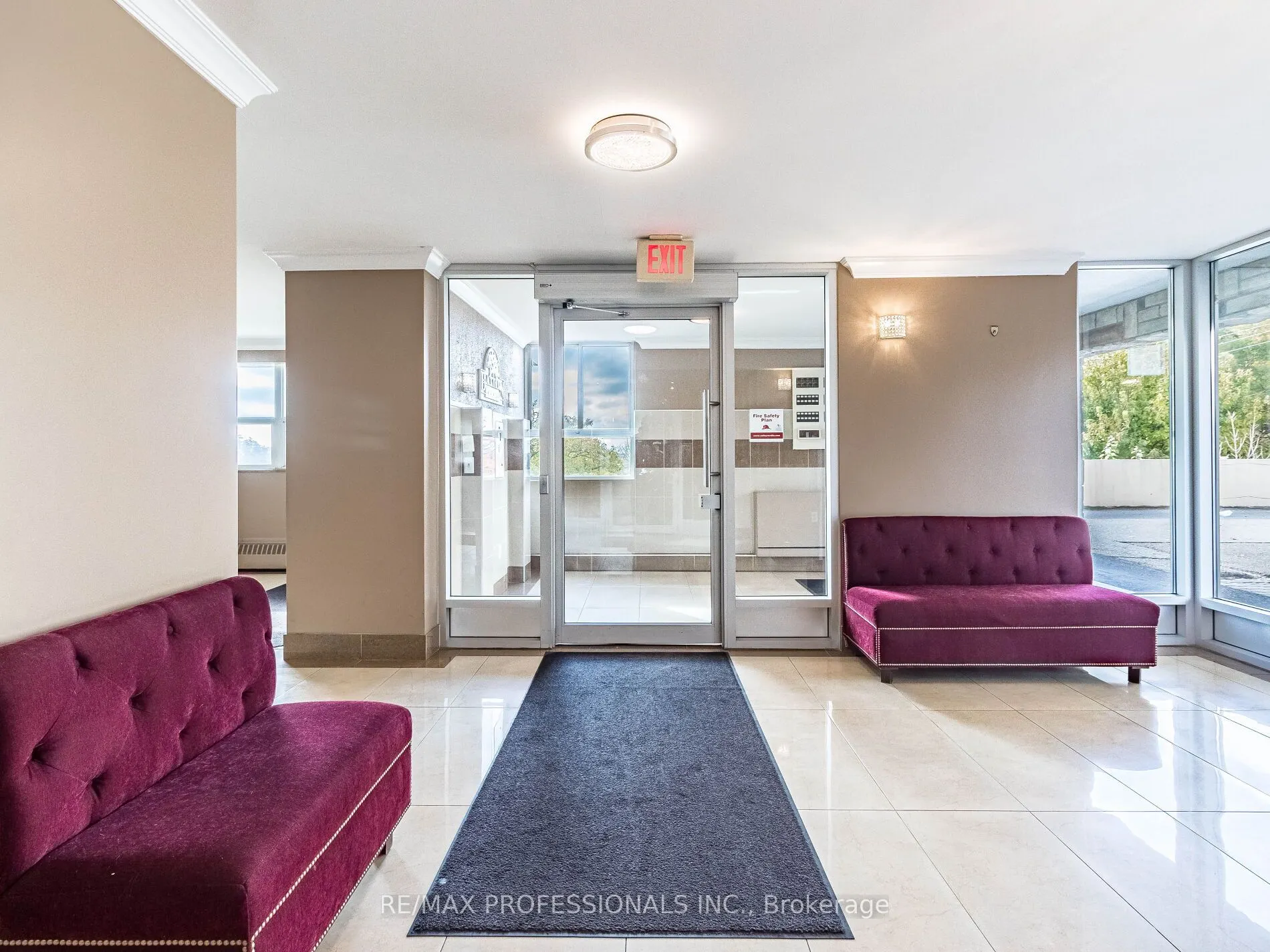 541 Blackthorn Avenue, #108
