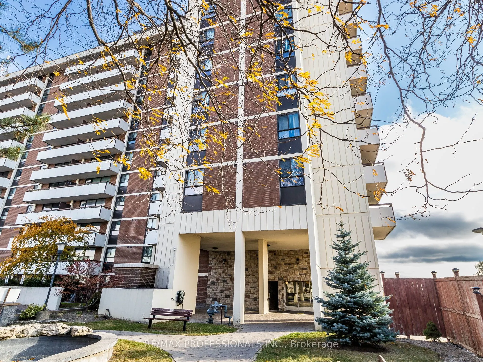 541 Blackthorn Avenue, #108