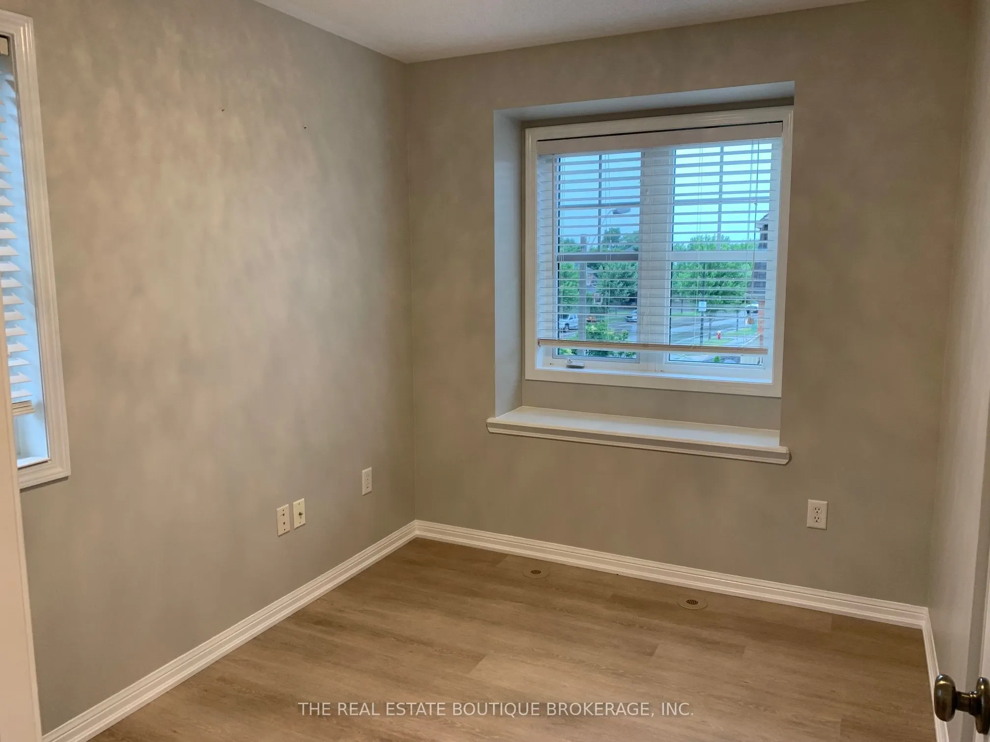 3185 Walkers Line, #Upper