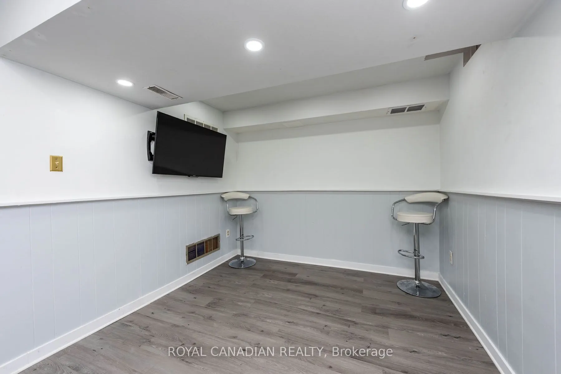 1538 Lancaster Drive, #116