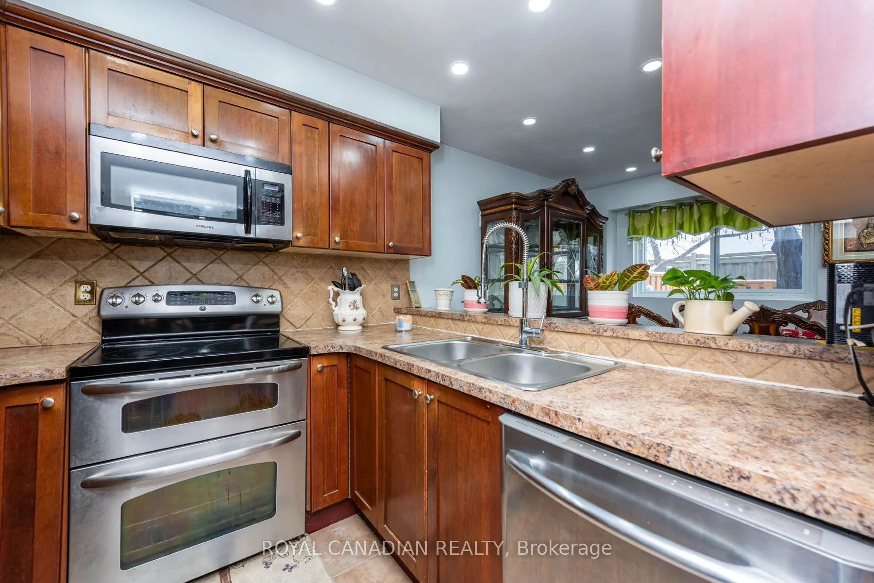 1538 Lancaster Drive, #116