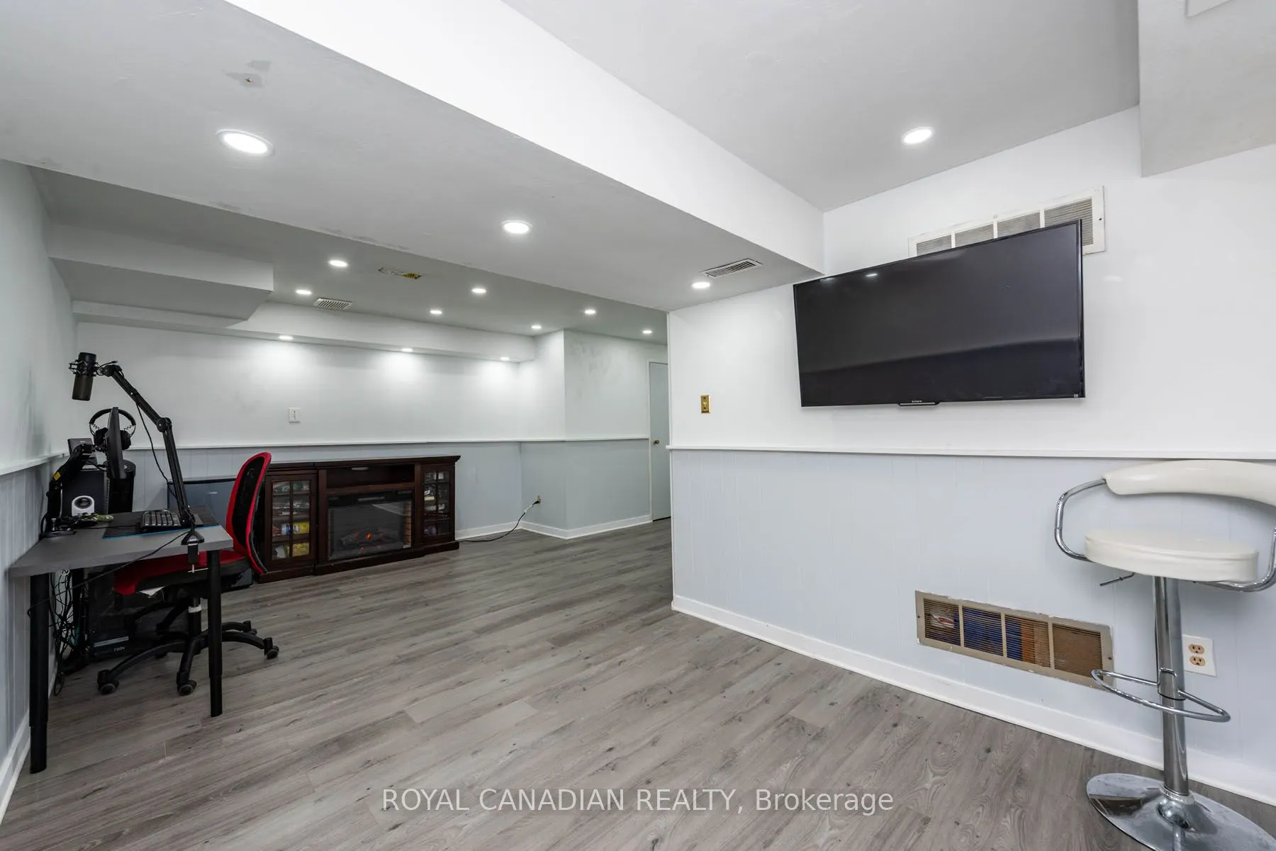 1538 Lancaster Drive, #116