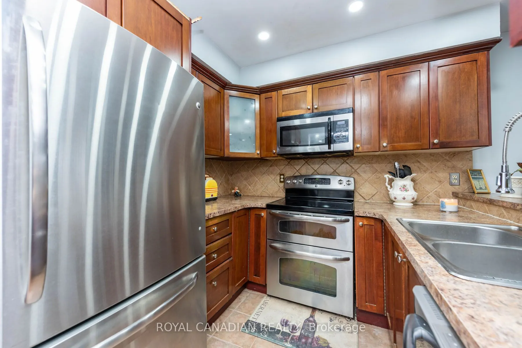 1538 Lancaster Drive, #116
