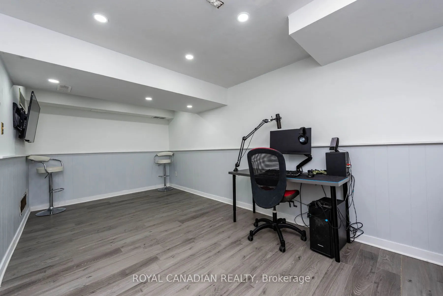 1538 Lancaster Drive, #116