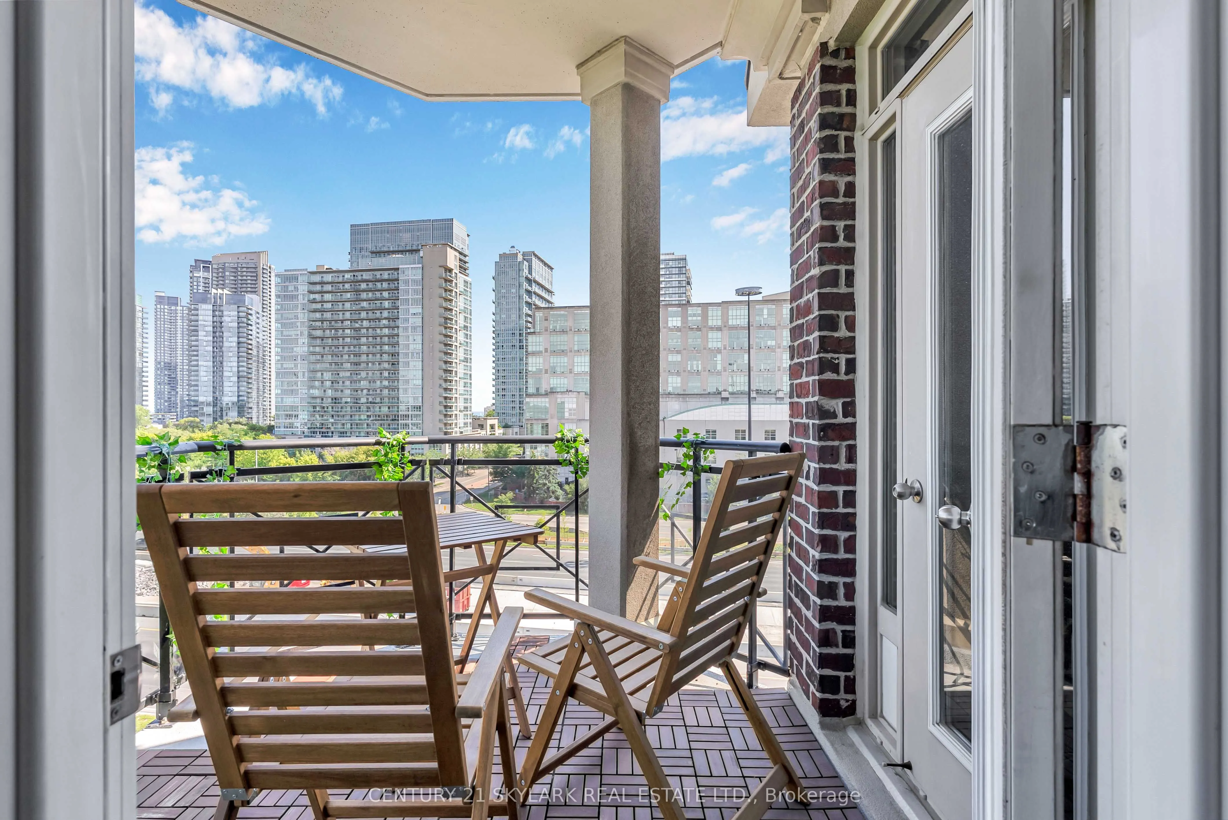 245 Dalesford Road, #516