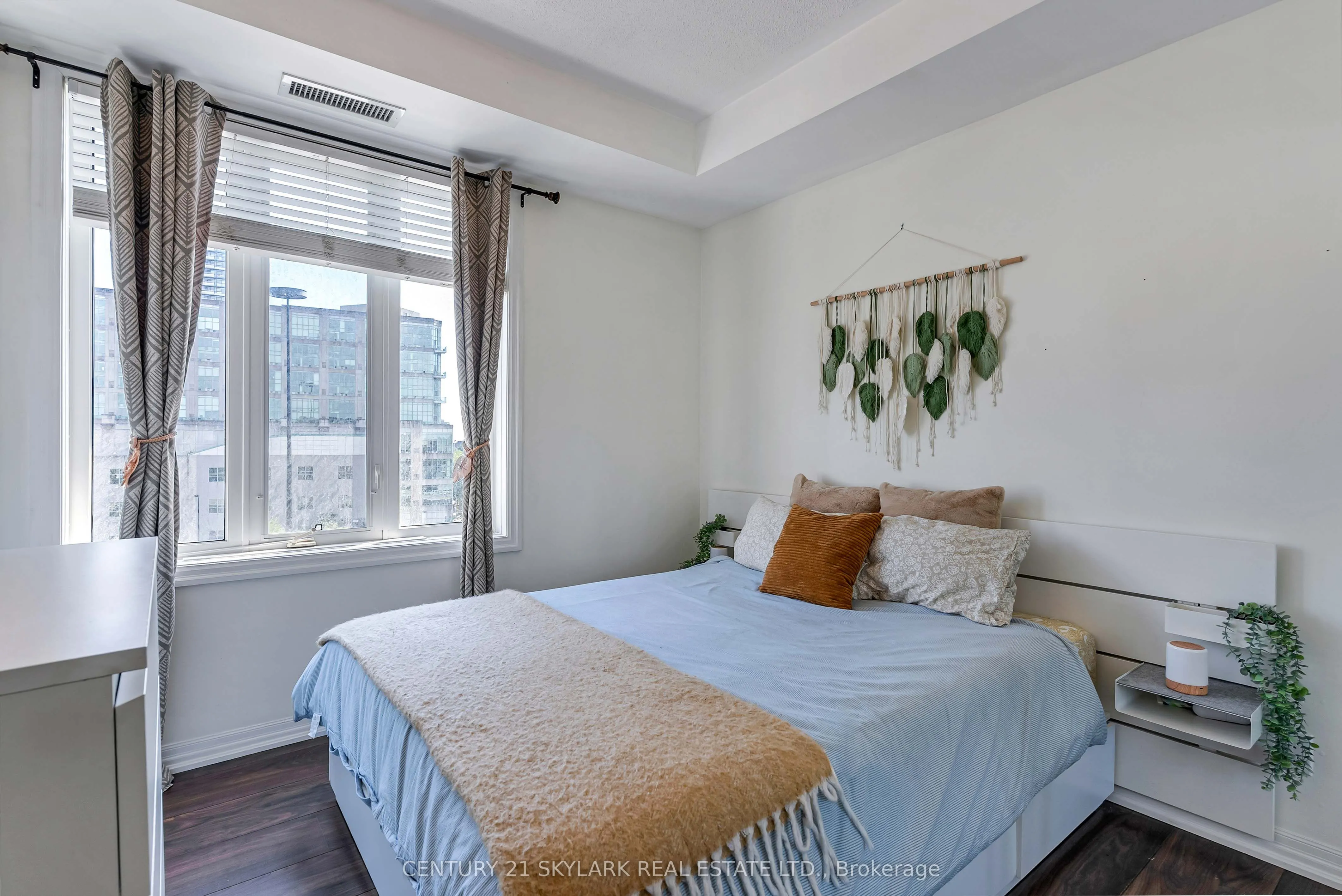 245 Dalesford Road, #516