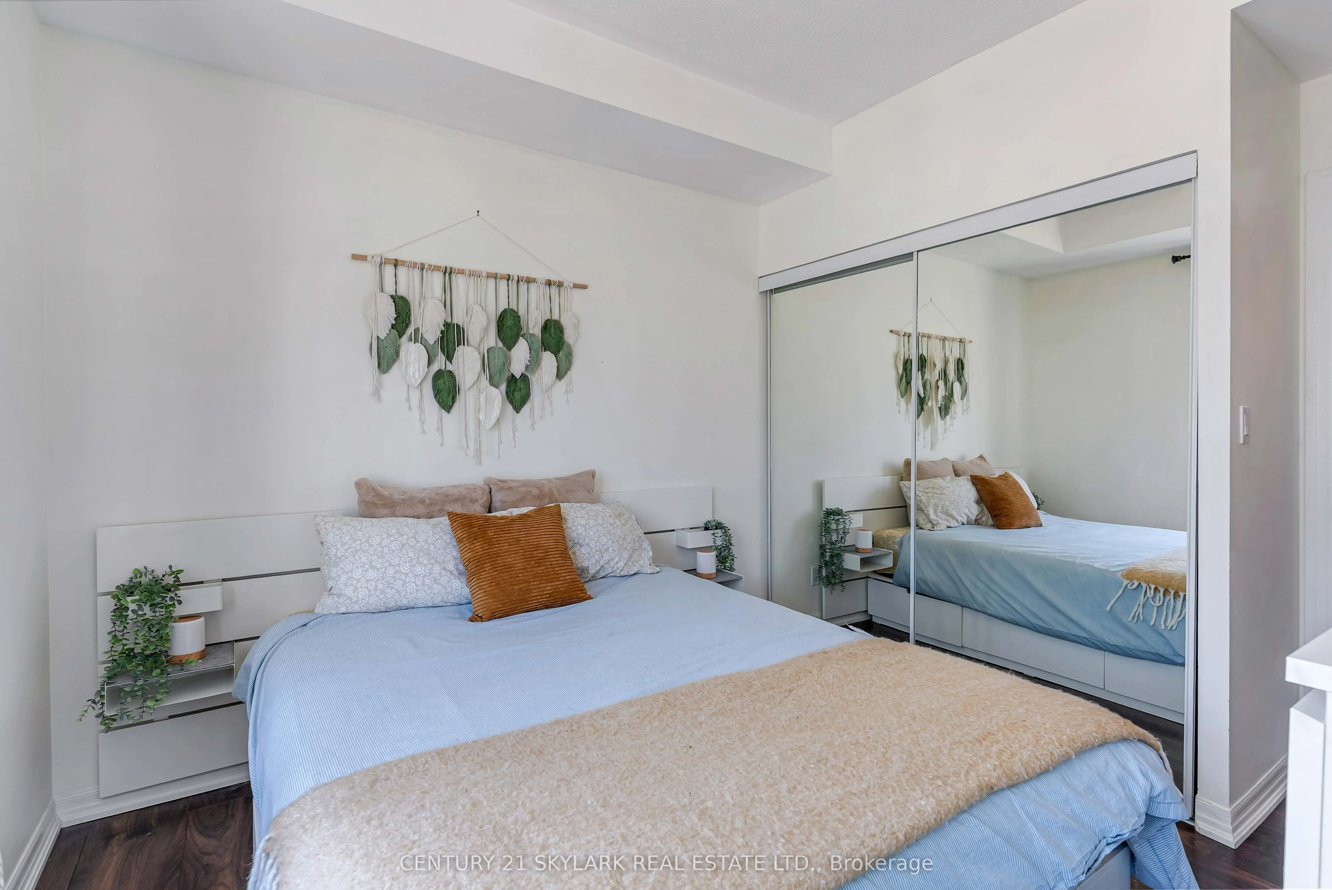 245 Dalesford Road, #516