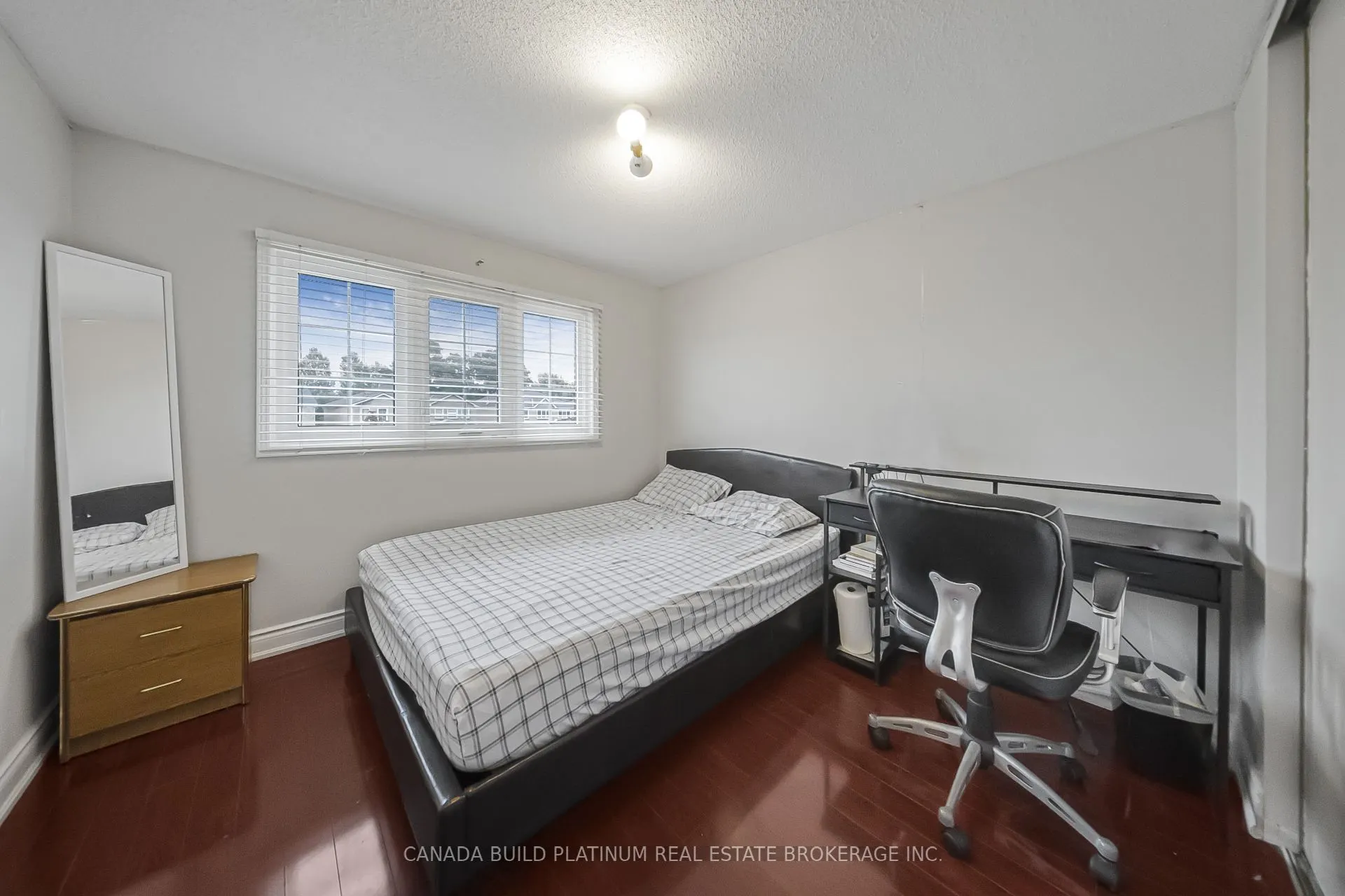 71 Ravenswood Drive