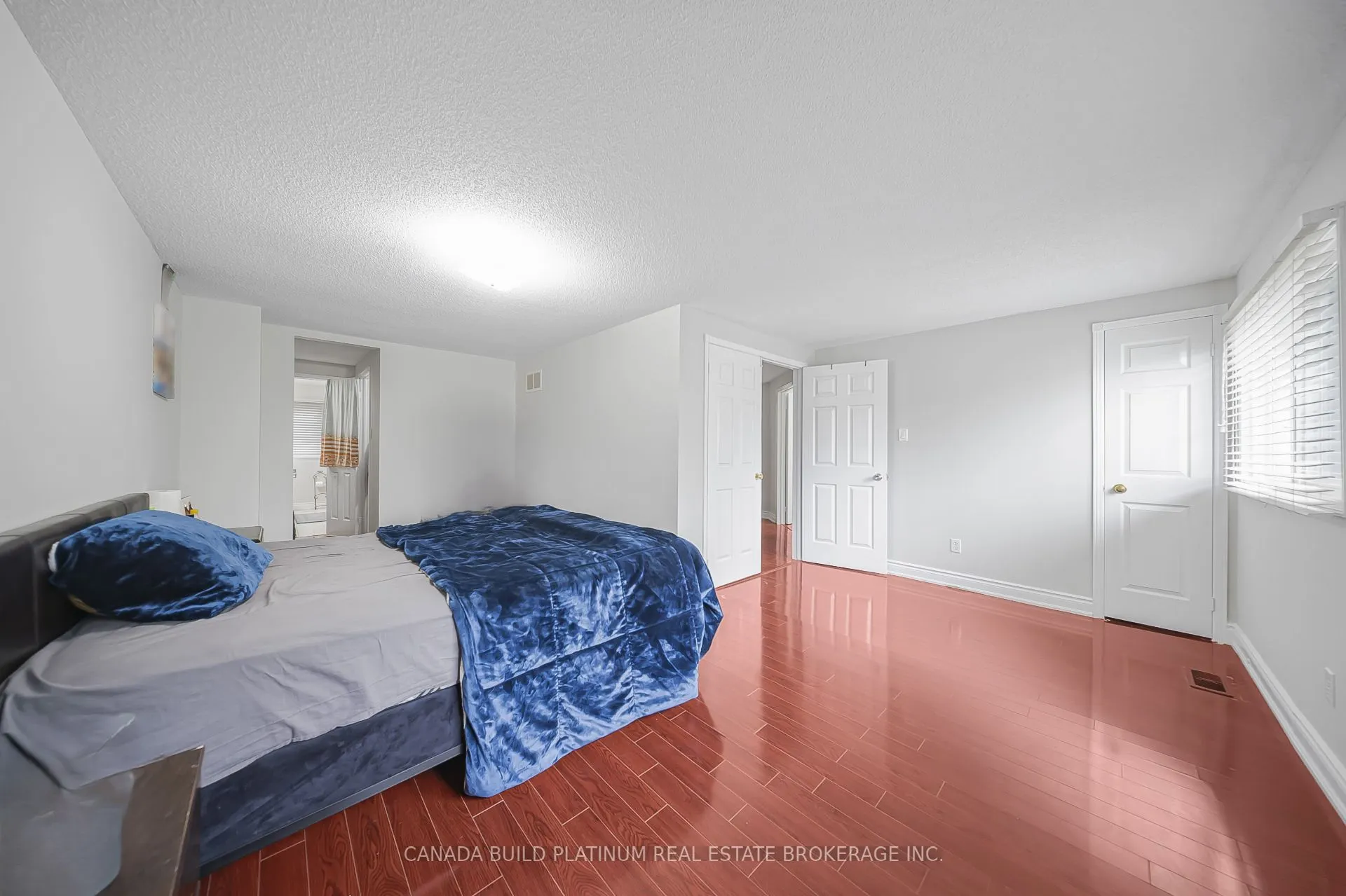 71 Ravenswood Drive