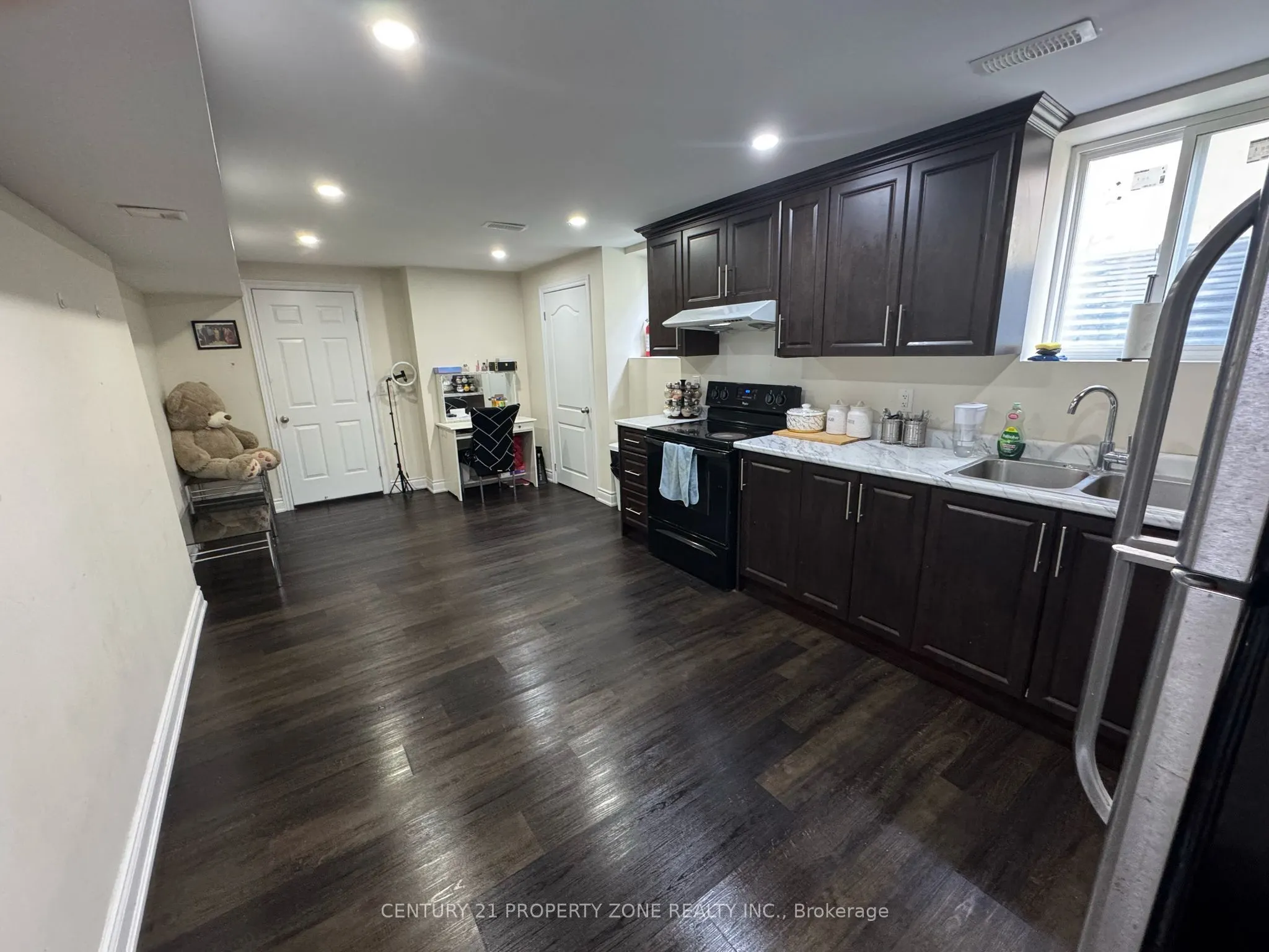 95 Padbury Trail N