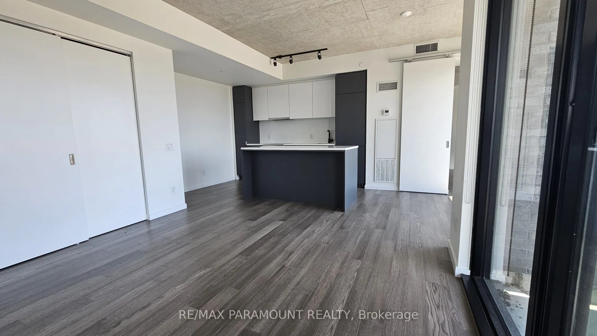 7 Smith Crescent, #415