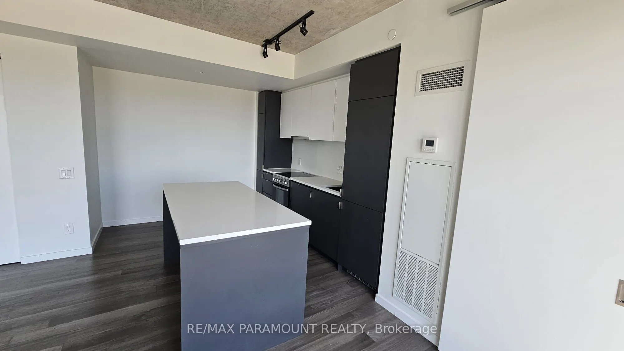 7 Smith Crescent, #415