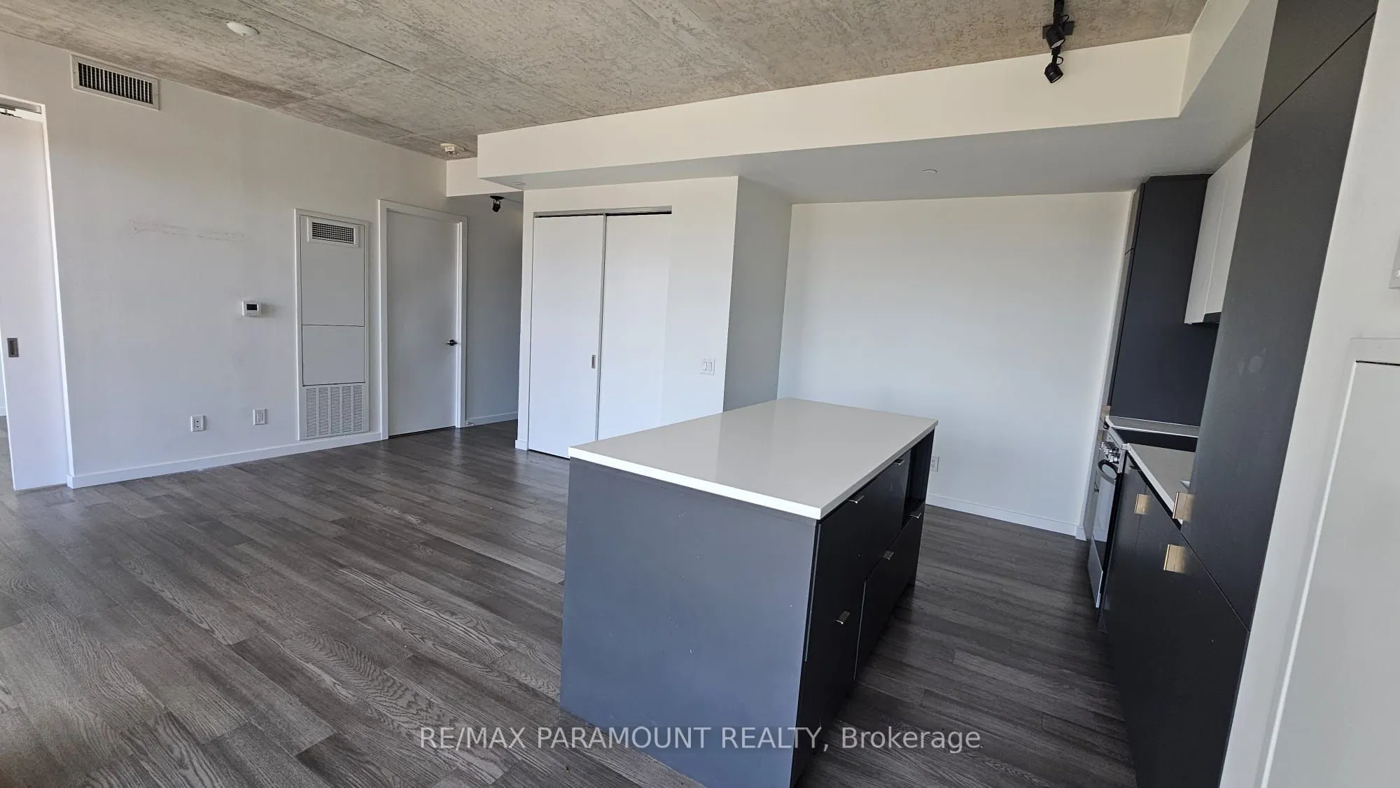 7 Smith Crescent, #415