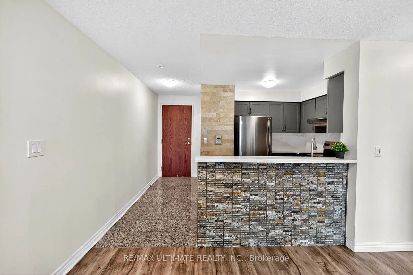 2585 Erin Centre Boulevard, #305