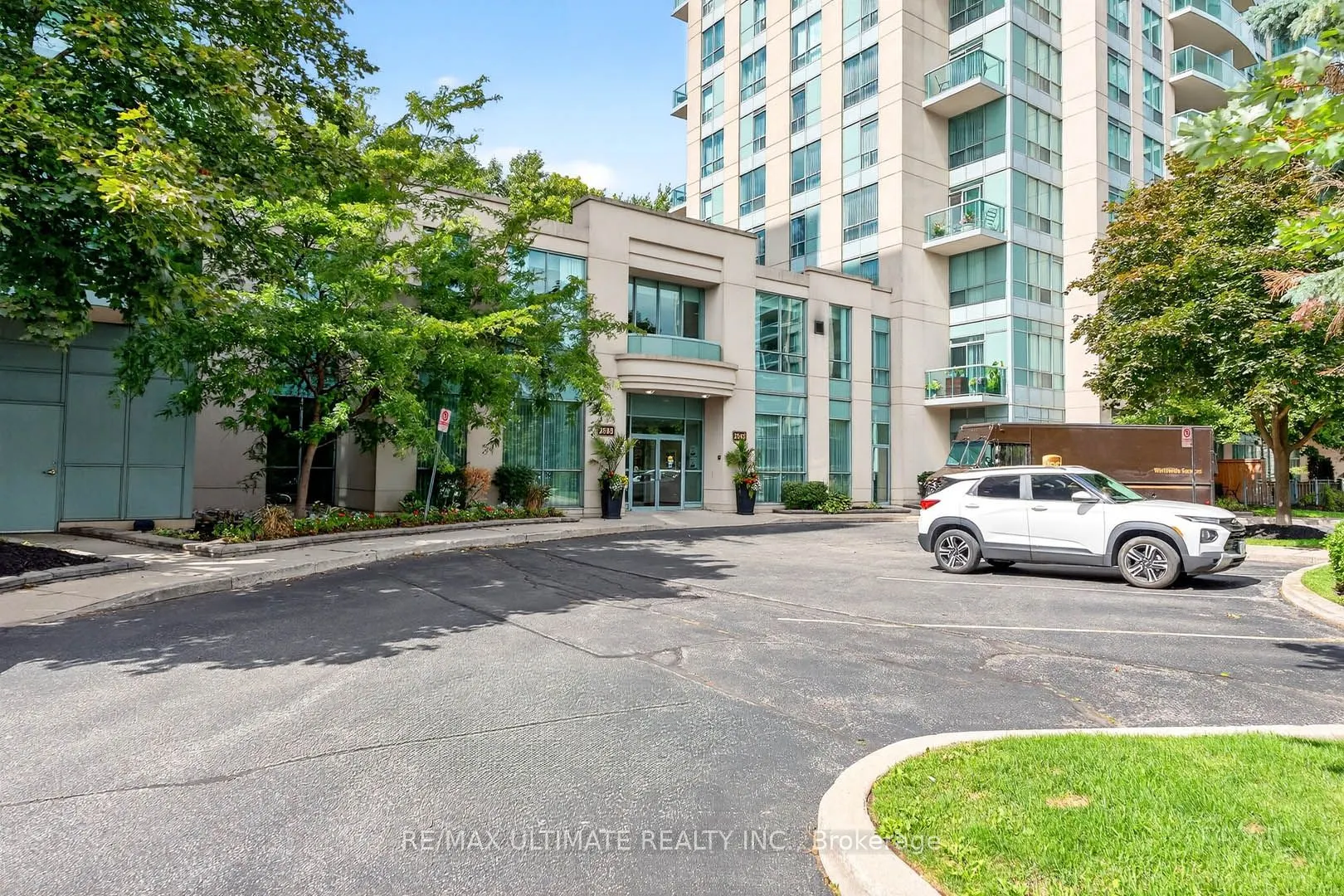 2585 Erin Centre Boulevard, #305