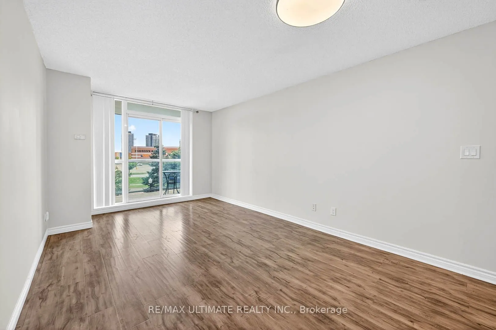 2585 Erin Centre Boulevard, #305
