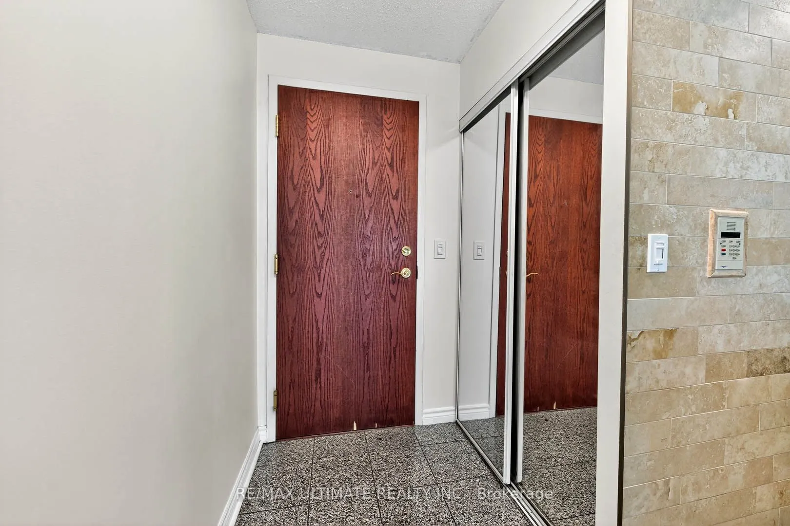 2585 Erin Centre Boulevard, #305