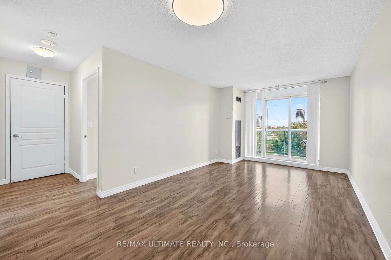 2585 Erin Centre Boulevard, #305