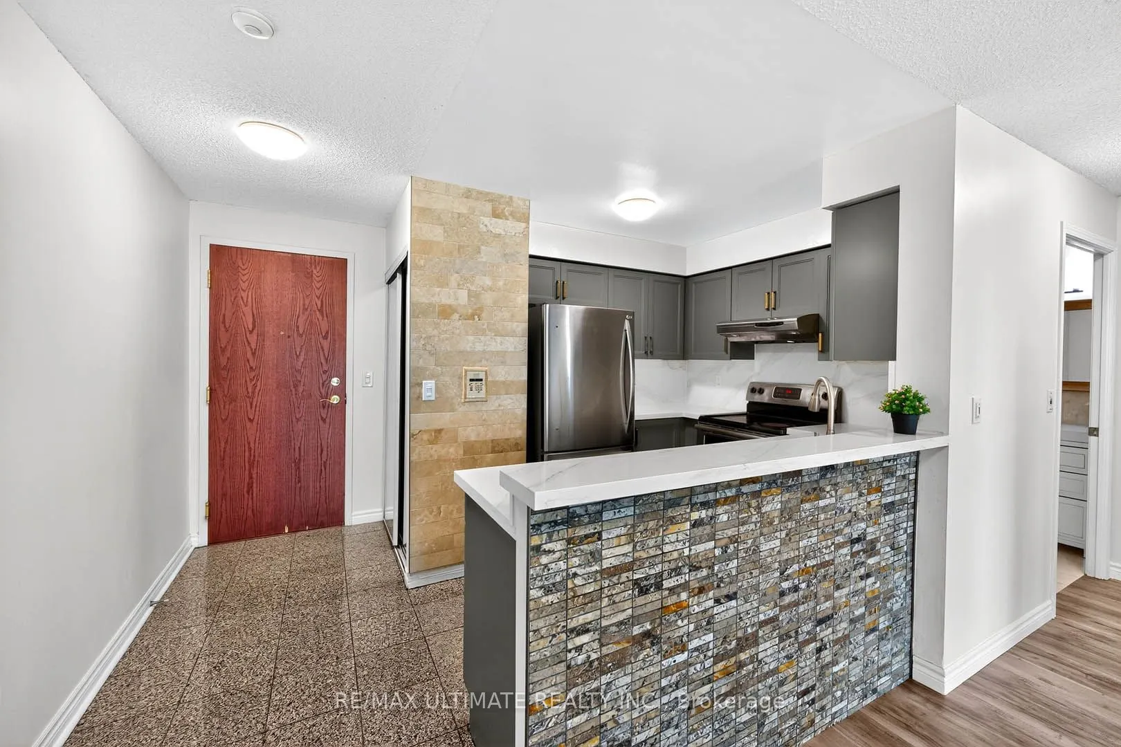 2585 Erin Centre Boulevard, #305