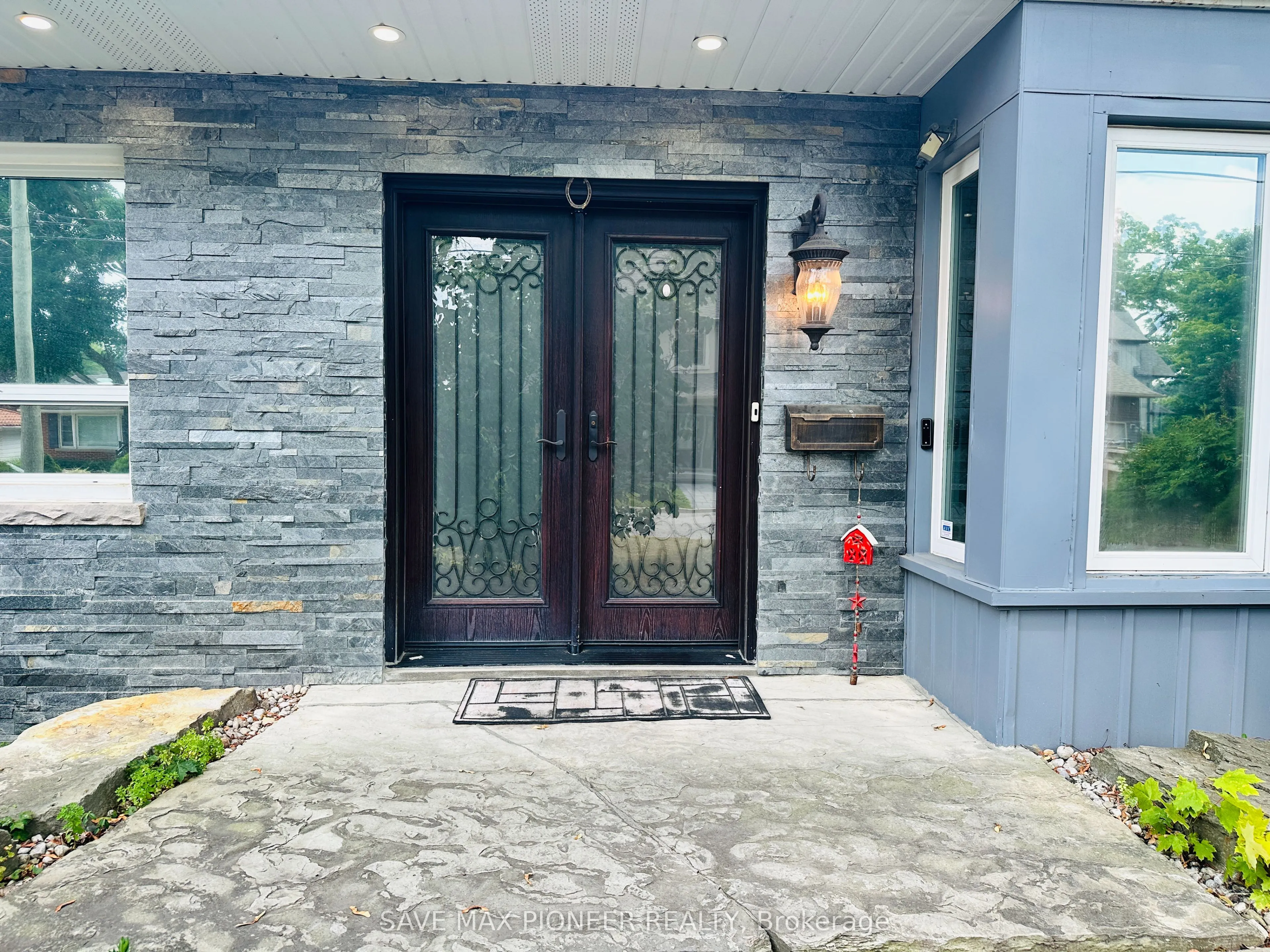 5 Parkview Boulevard
