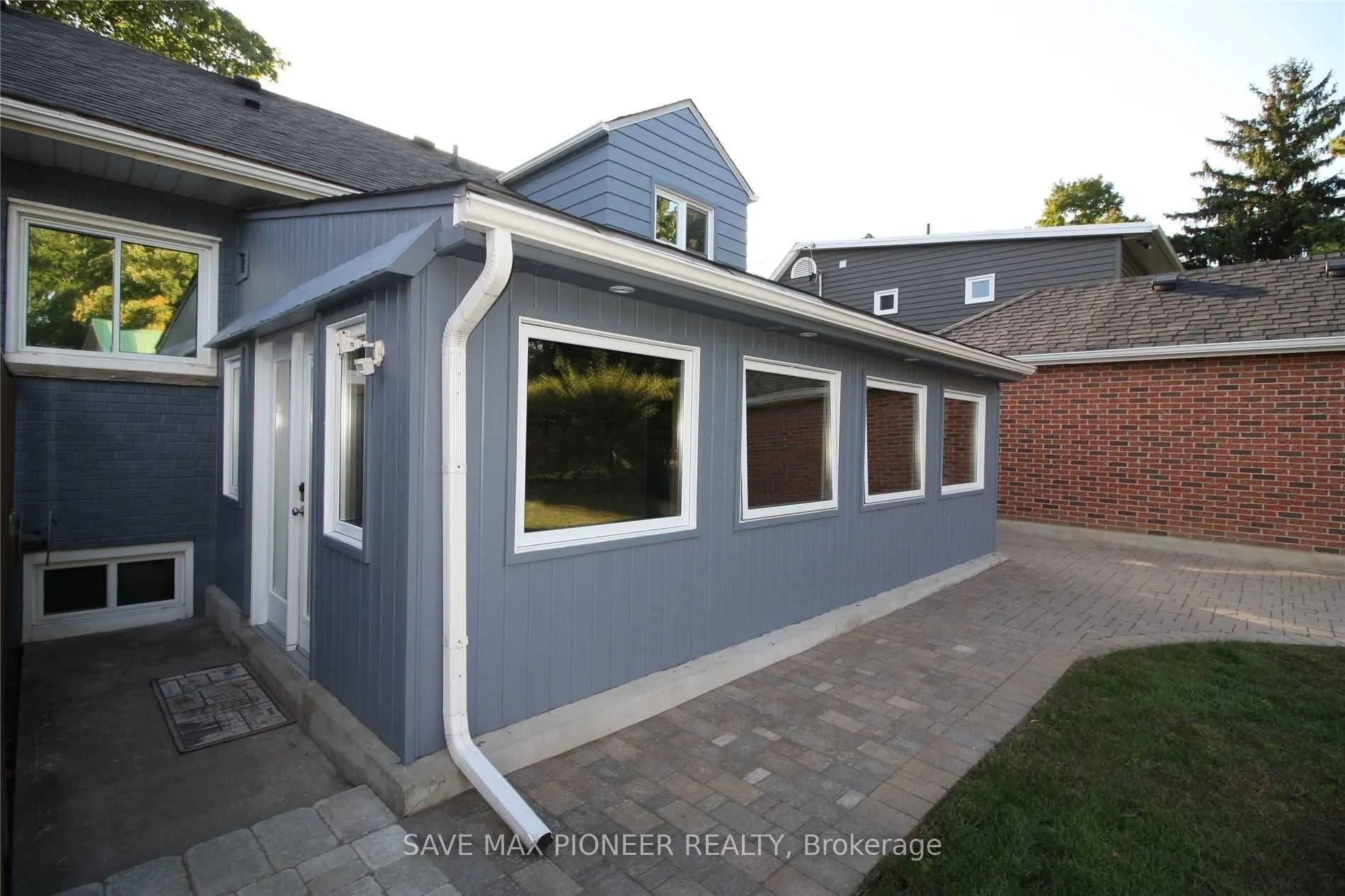 5 Parkview Boulevard