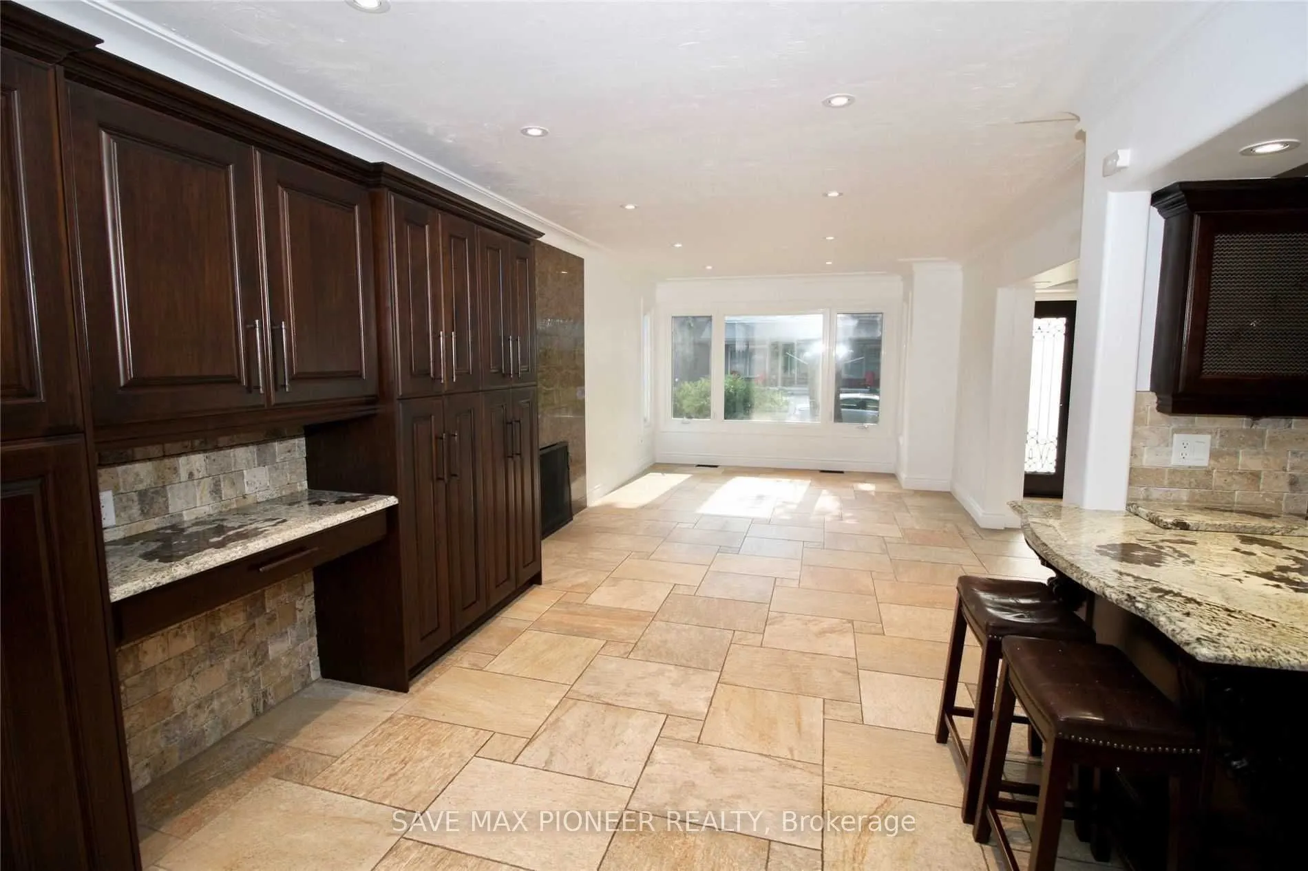 5 Parkview Boulevard